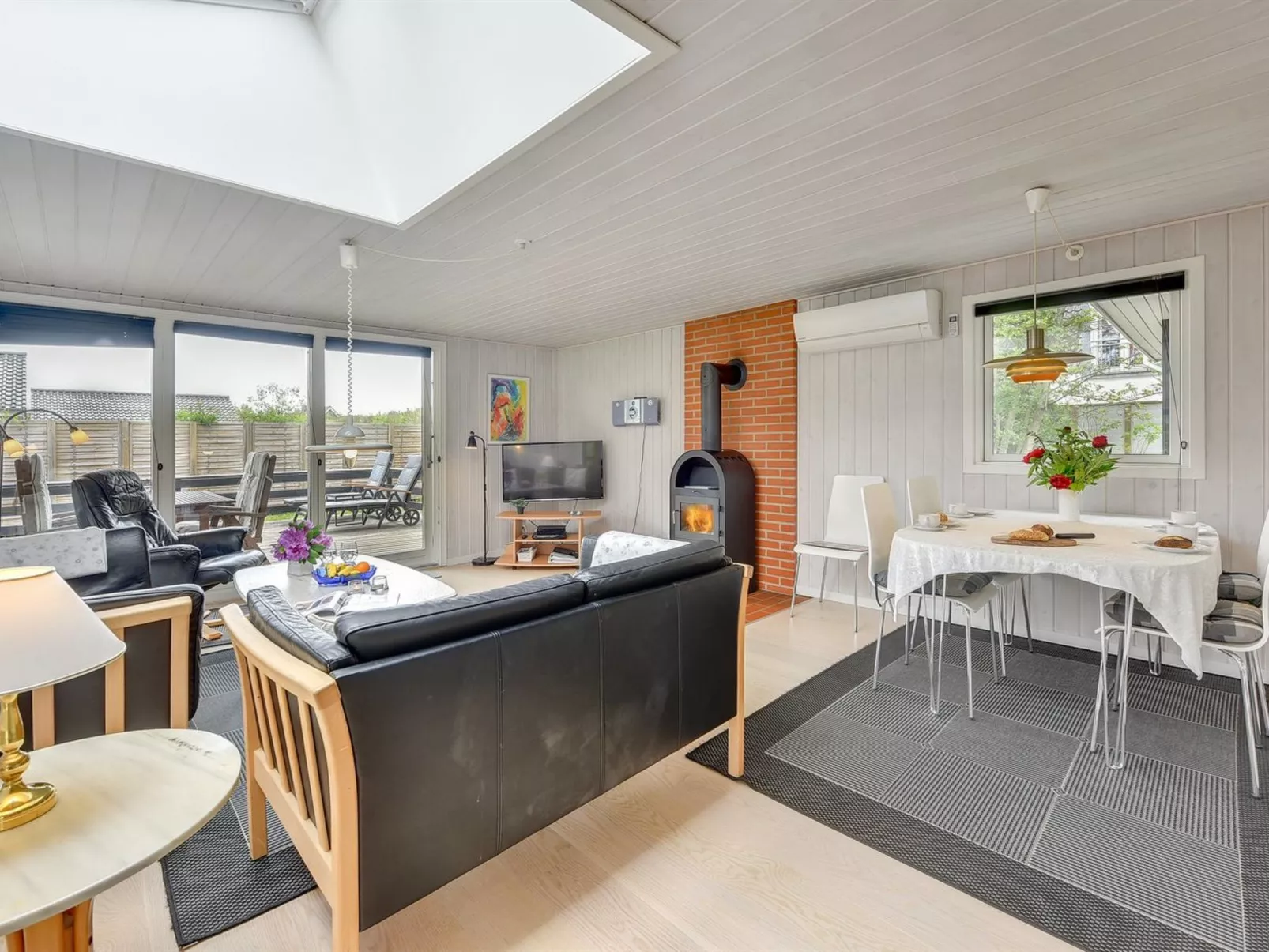 "Hildegarde" - 900m from the sea-Binnen