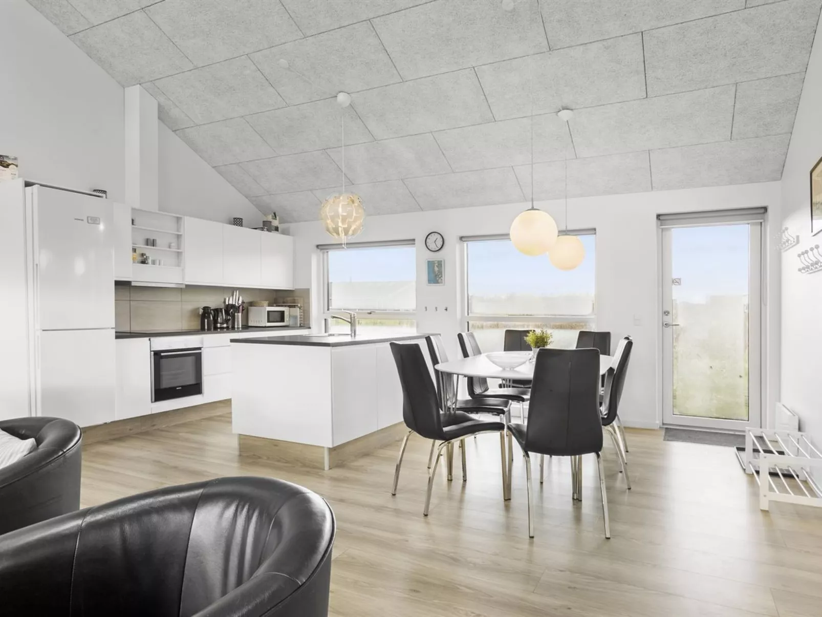 "Kirsi" - 1.6km from the sea-Binnen