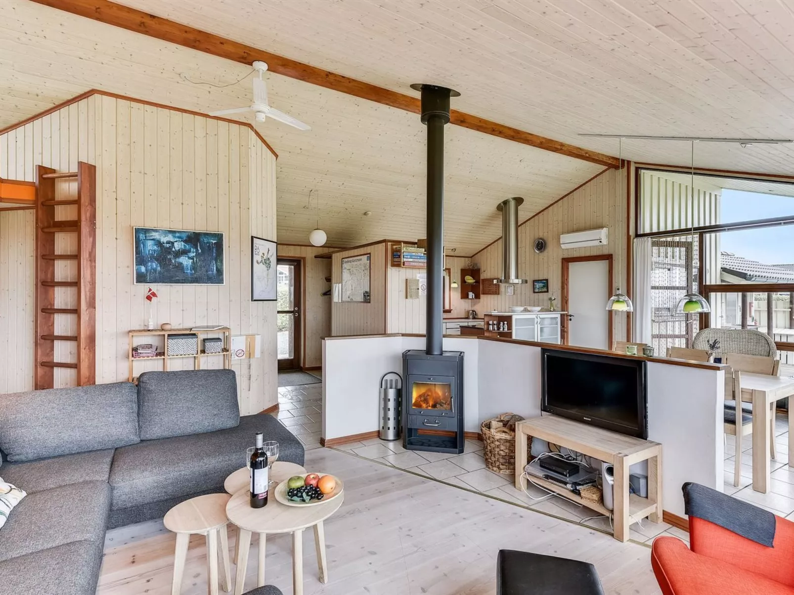 "Mervi" - 300m to the fjord-Binnen