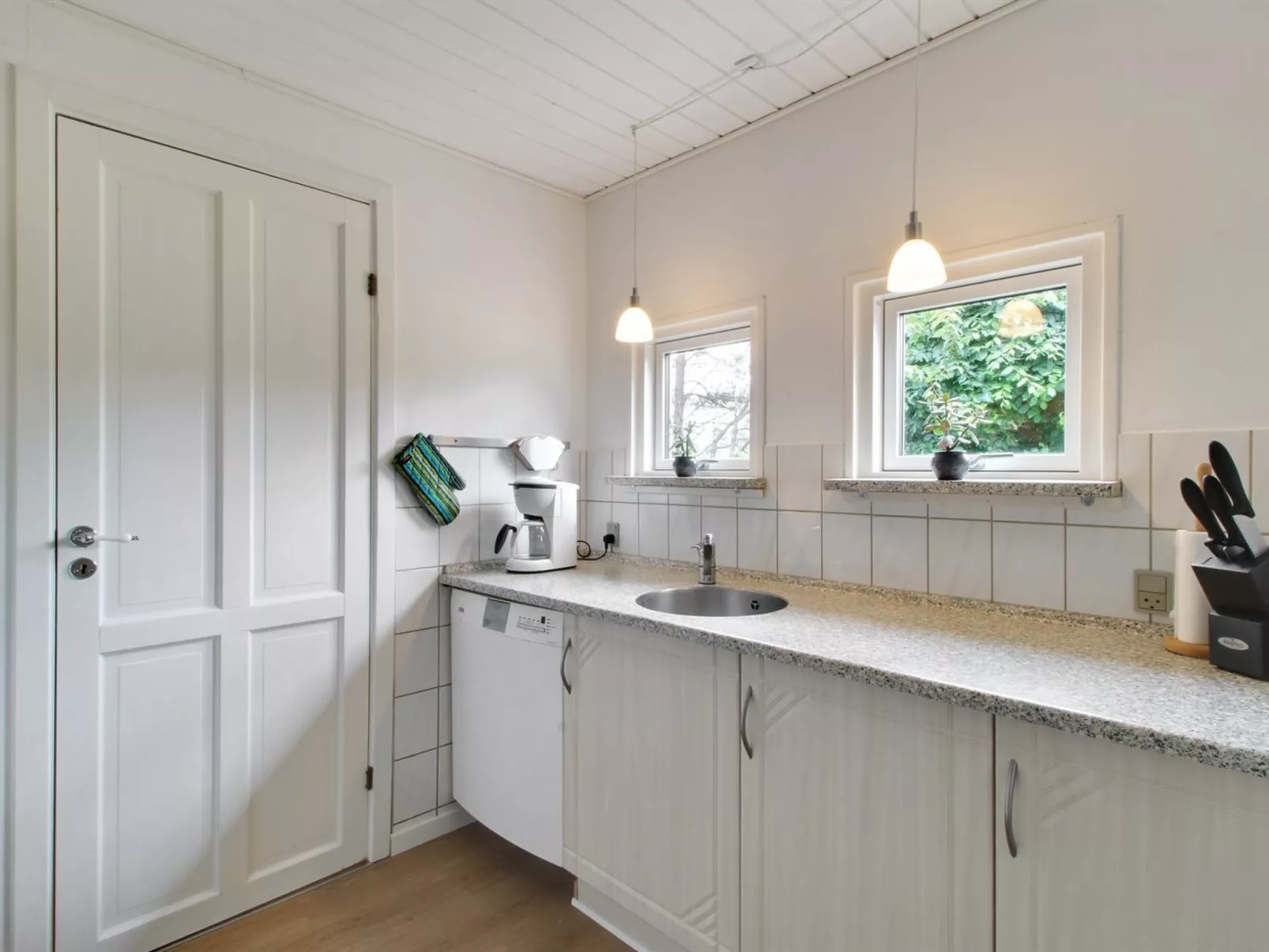 "Flora" - 150m from the sea-Binnen