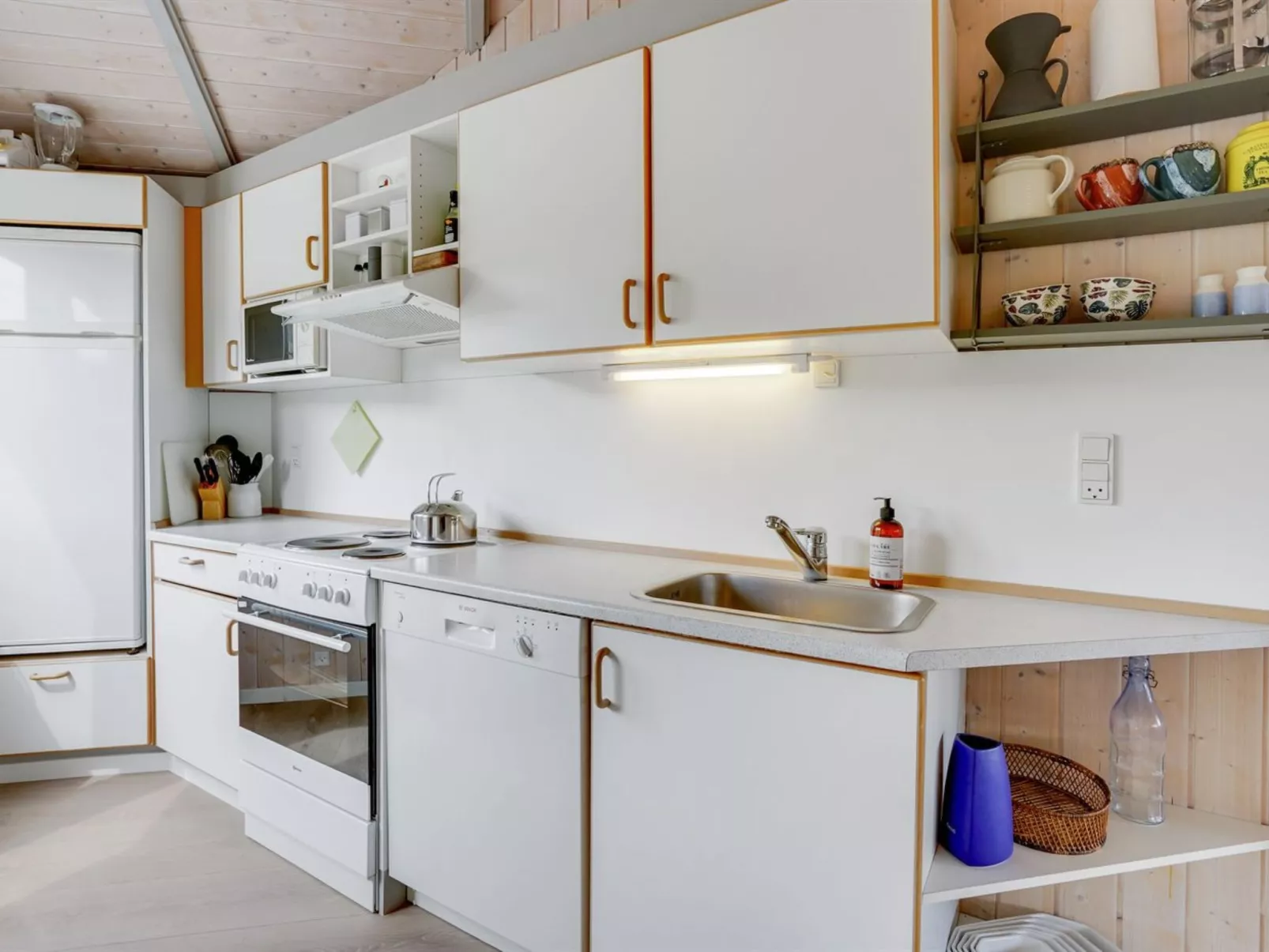 "Ely" - 300m from the sea-Binnen