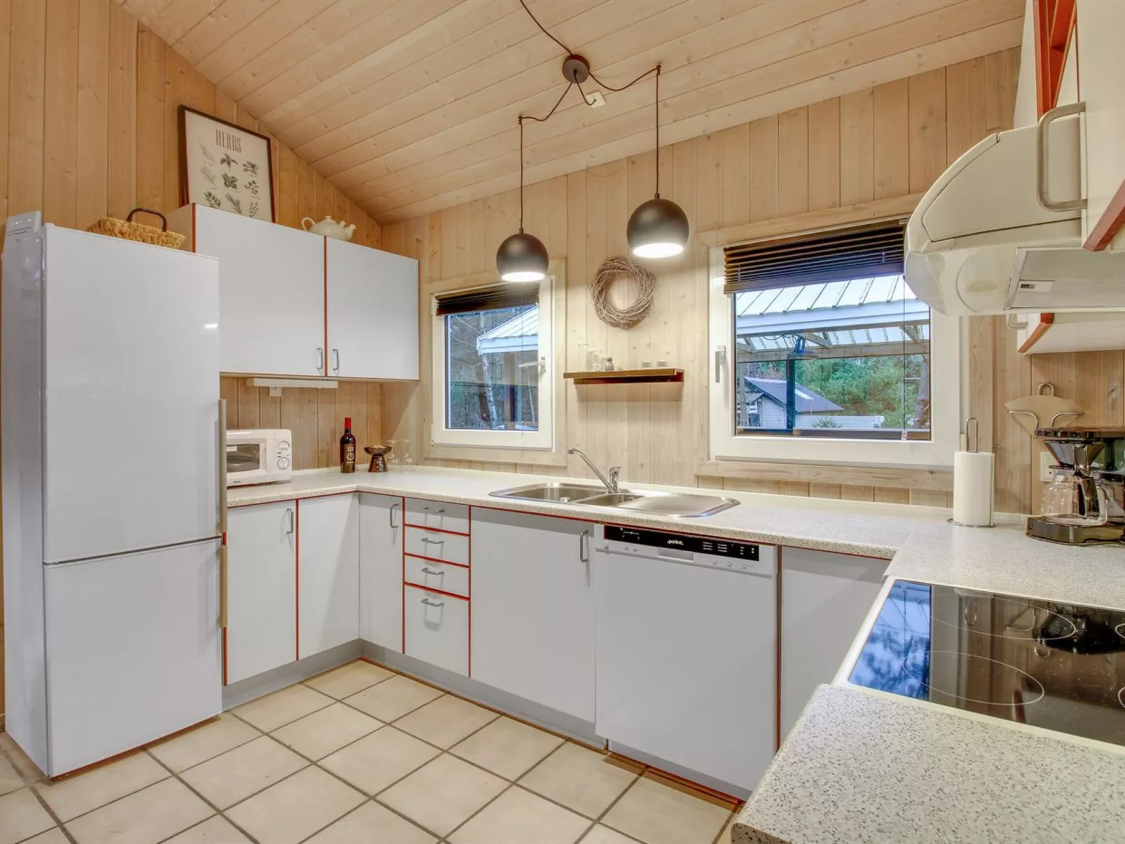 "Jensen" - 700m to the fjord-Binnen