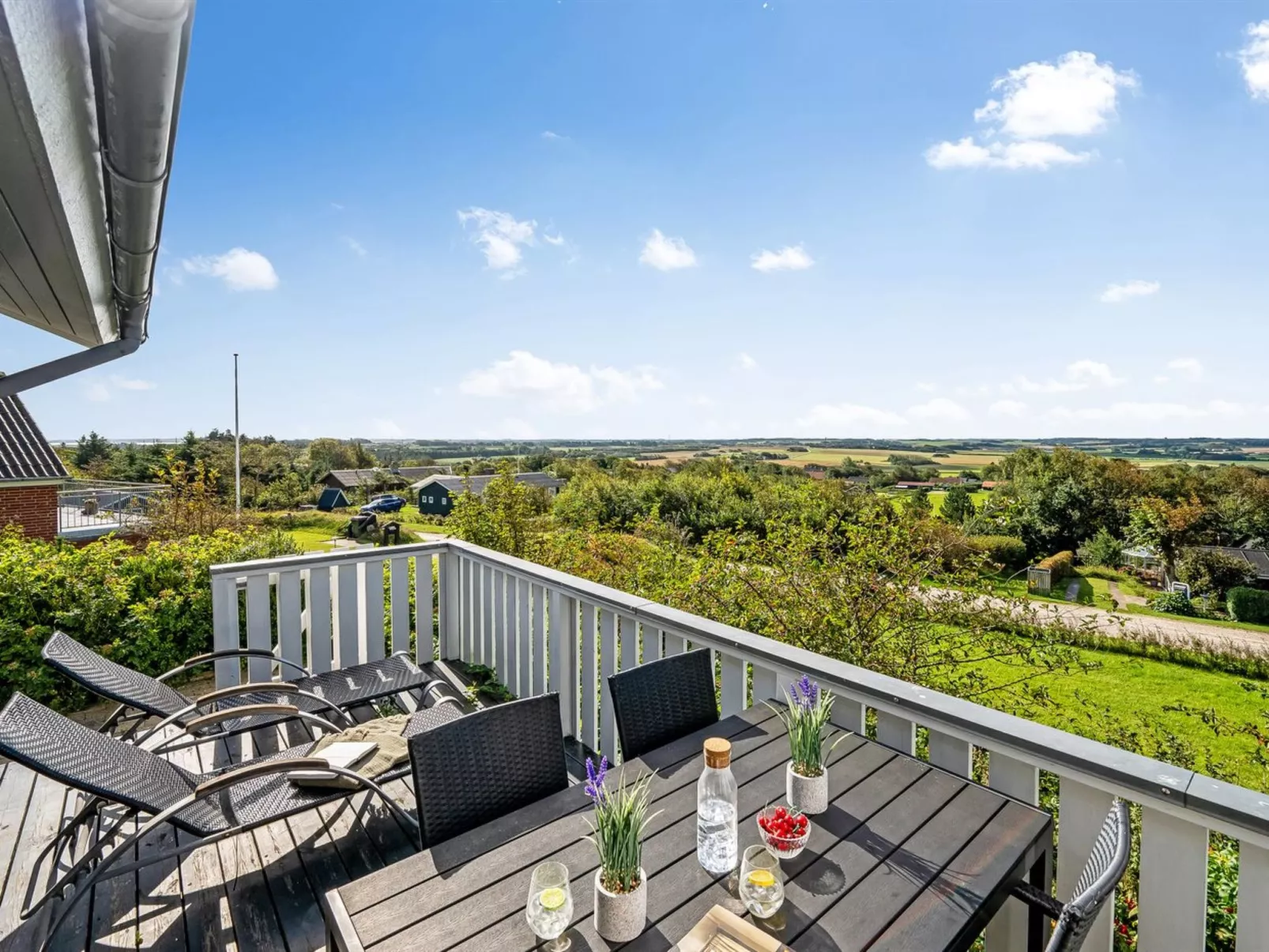 "Brenda" - 300m to the fjord-Buiten