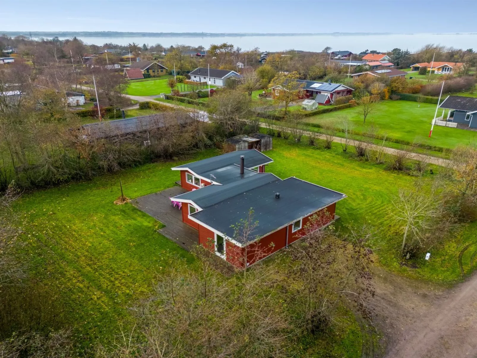 "Scarlet" - 400m to the fjord-Buiten