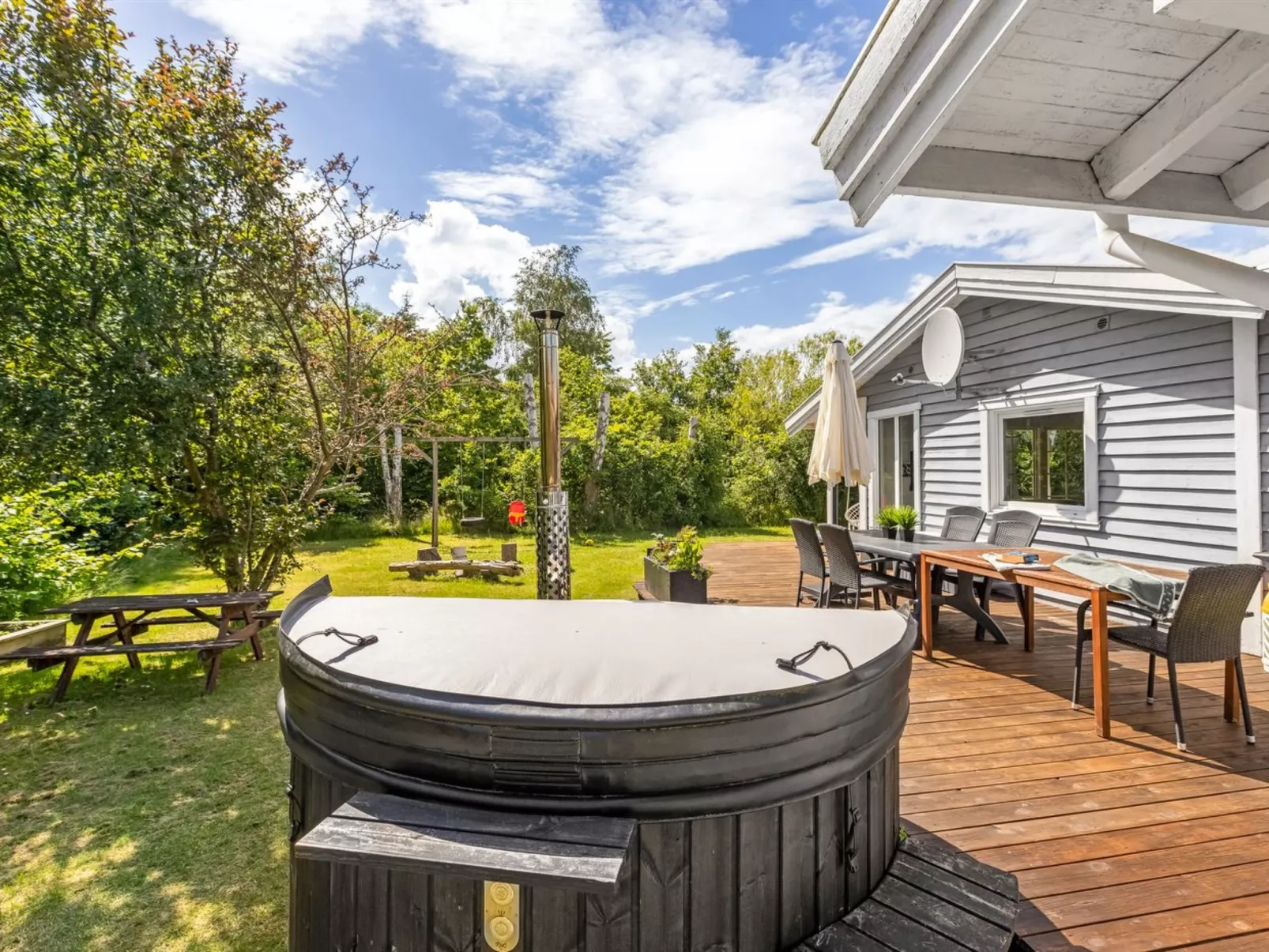 "Anabela" -  from the sea-Binnen