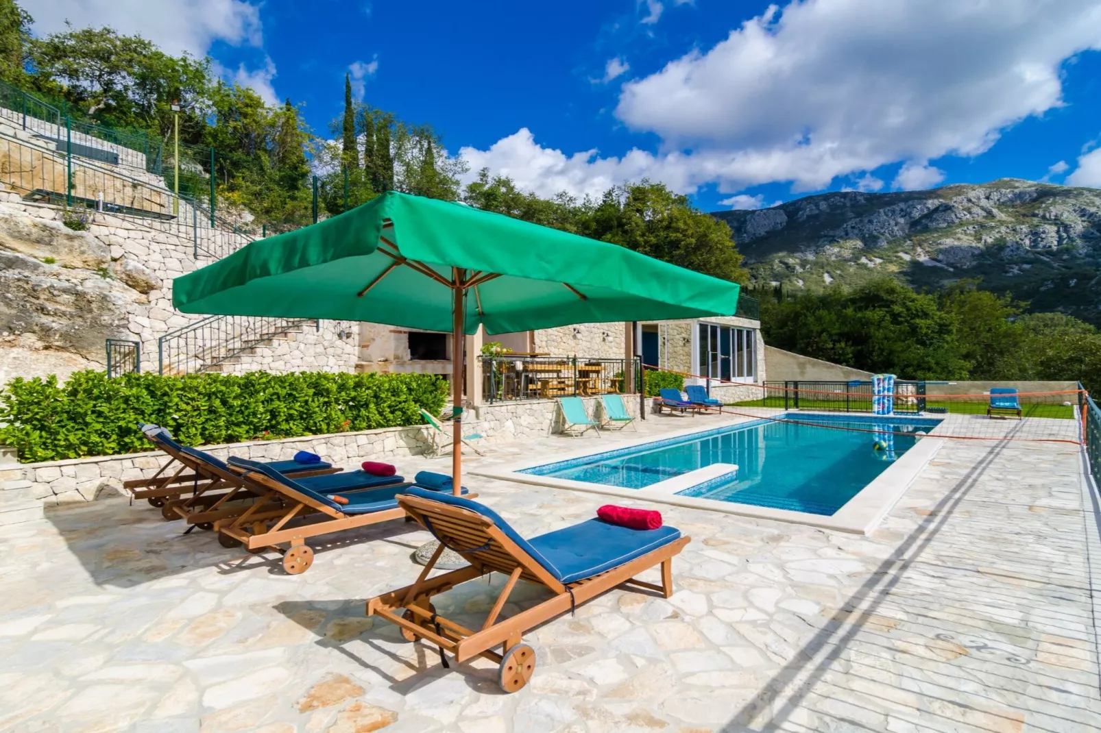 Villa Falcon Rook - Four-Bedroom Villa with Terrace and Swimming Pool-Zwembad