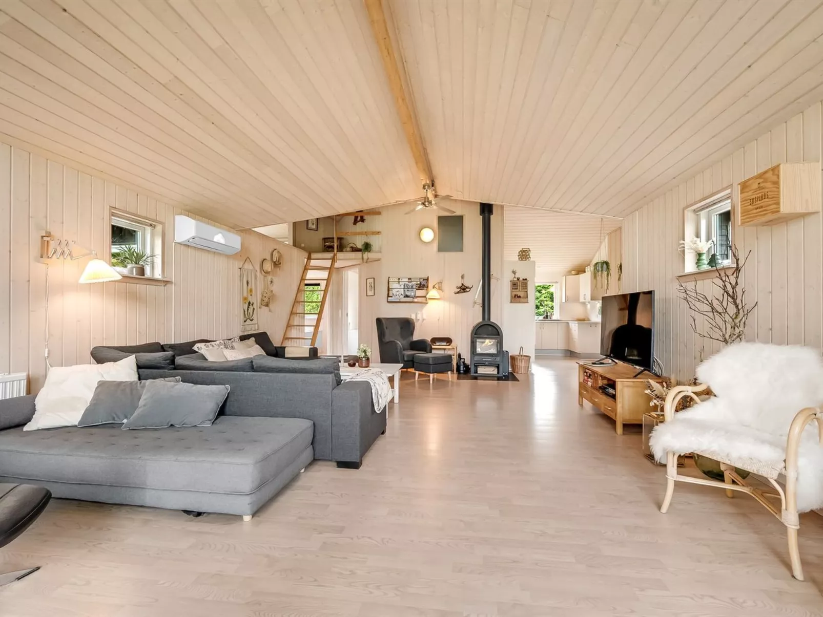 "Jarmunrek" - 400m to the fjord-Binnen