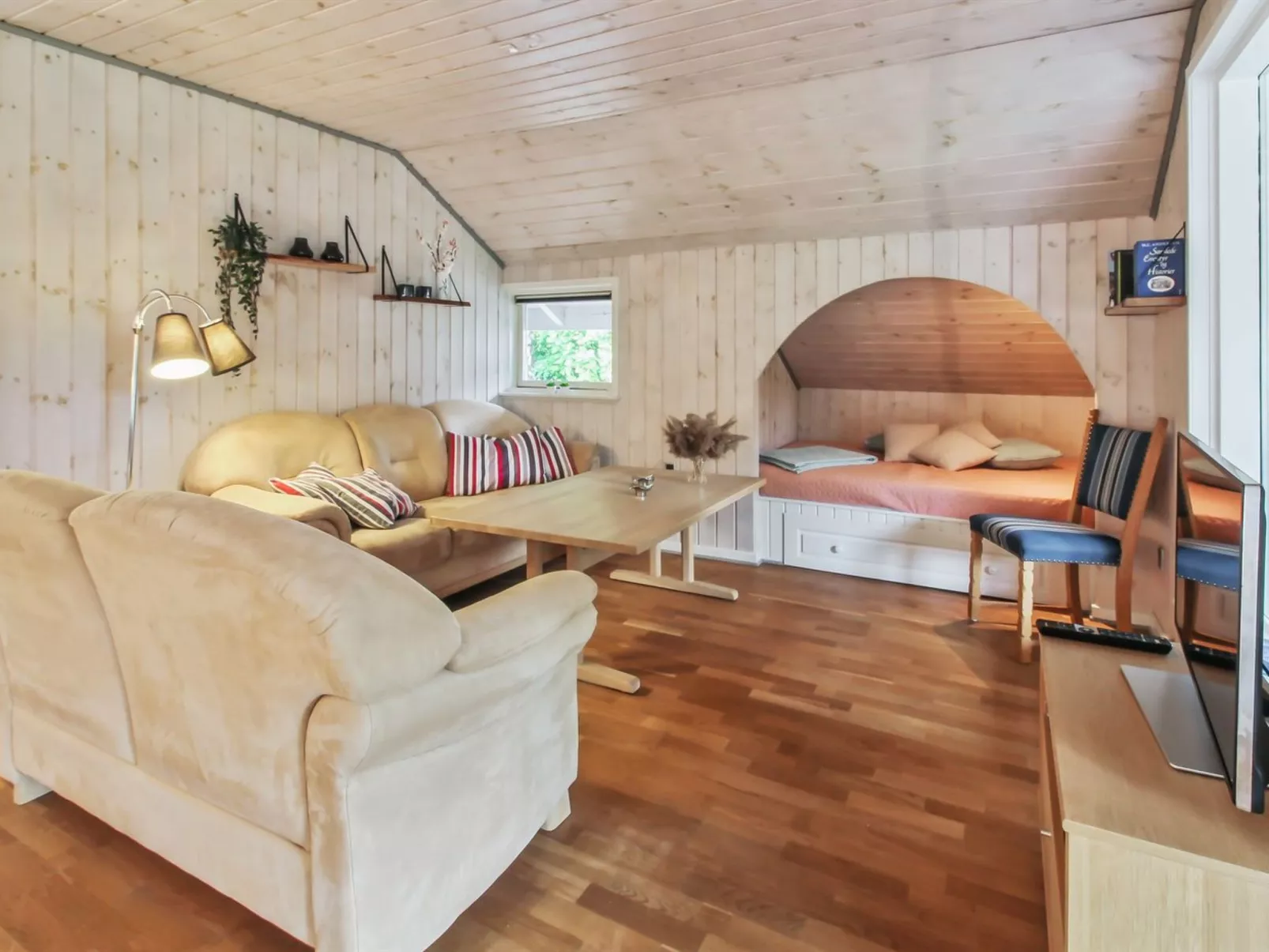 "Lenya" - 33km from the sea-Binnen