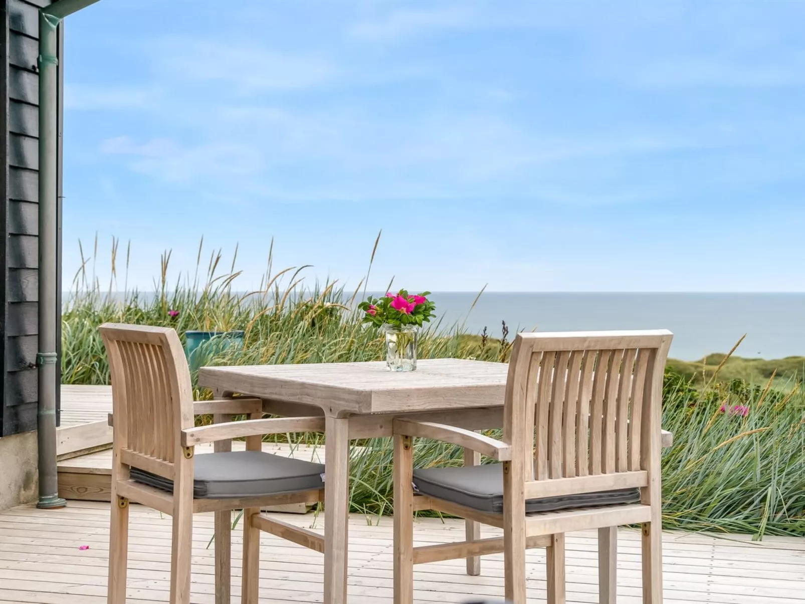 "Bjerund" - 300m from the sea-Buiten