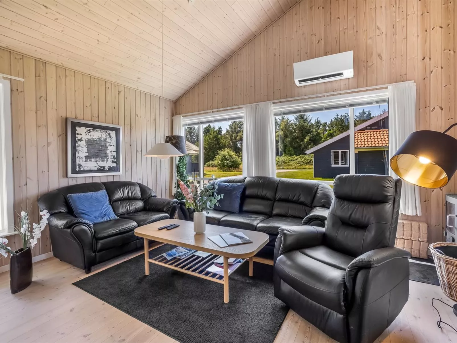 "Ernesta" -  from the sea-Binnen