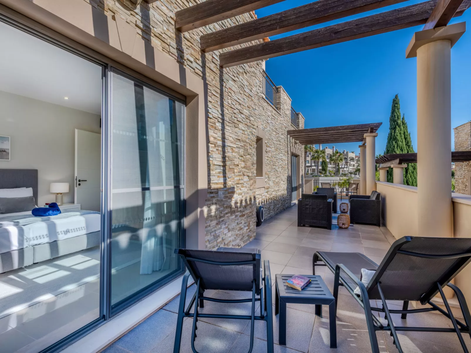 Pine Hills Diadema-Buiten