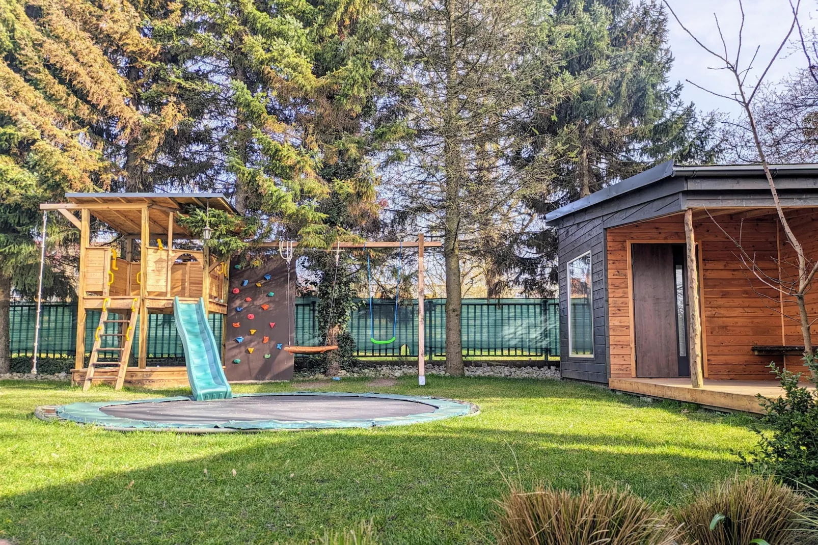 Apartament 8-osobowy na Portowej Kołobrzeg-Tuinen zomer