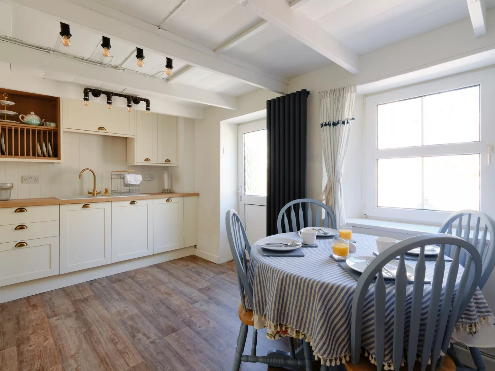 Primrose Cottage-Binnen