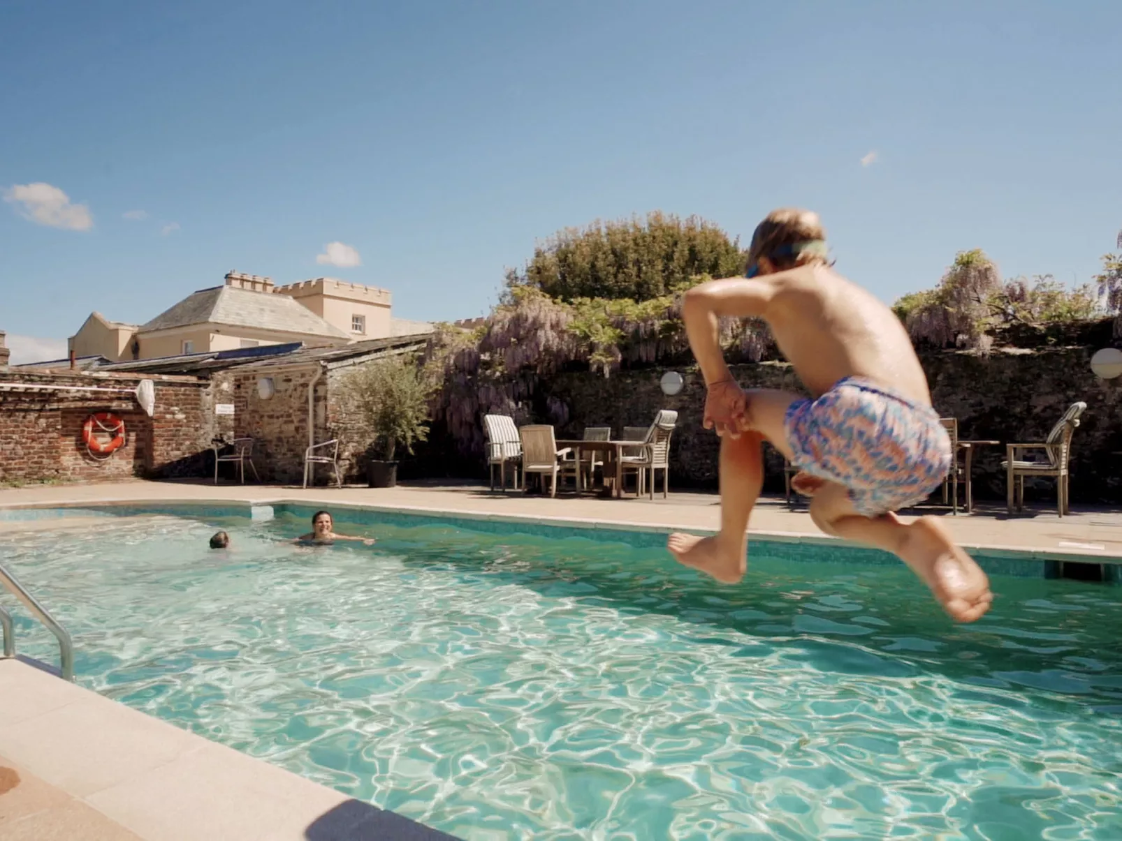 Historic Castle on River Tamar-Binnen