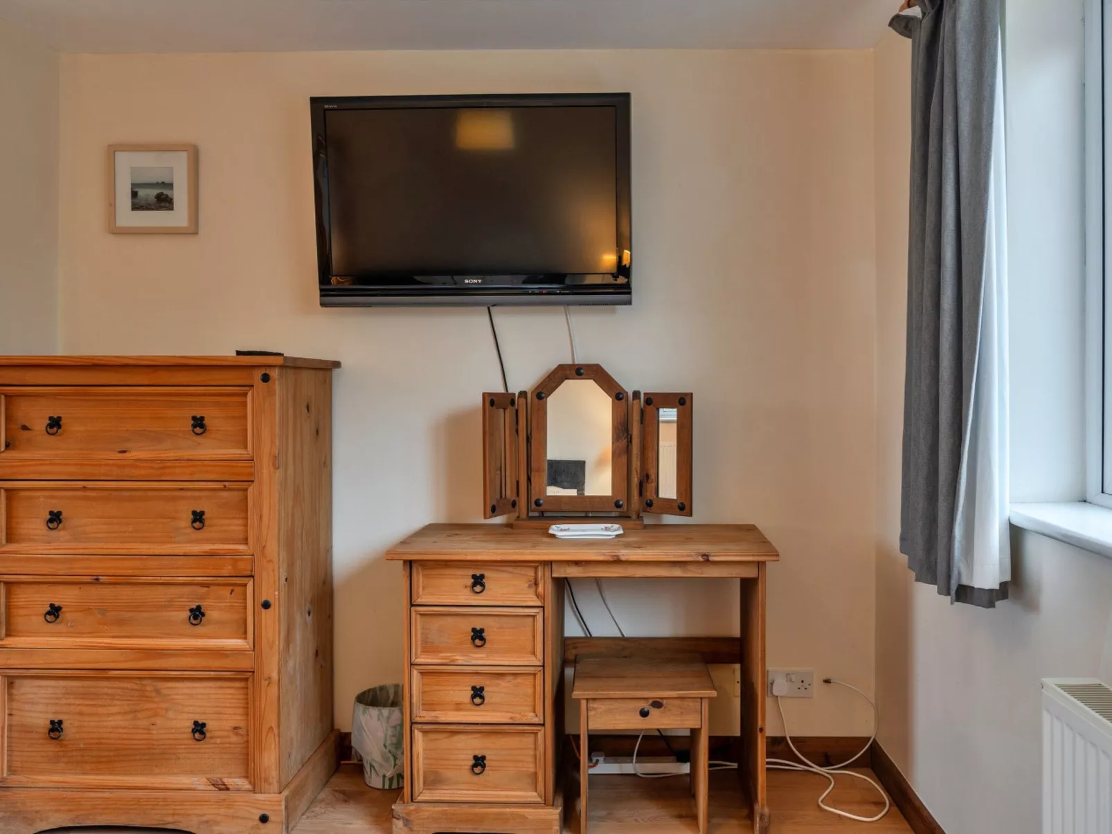 No.1 Gladys' Orchard-Binnen