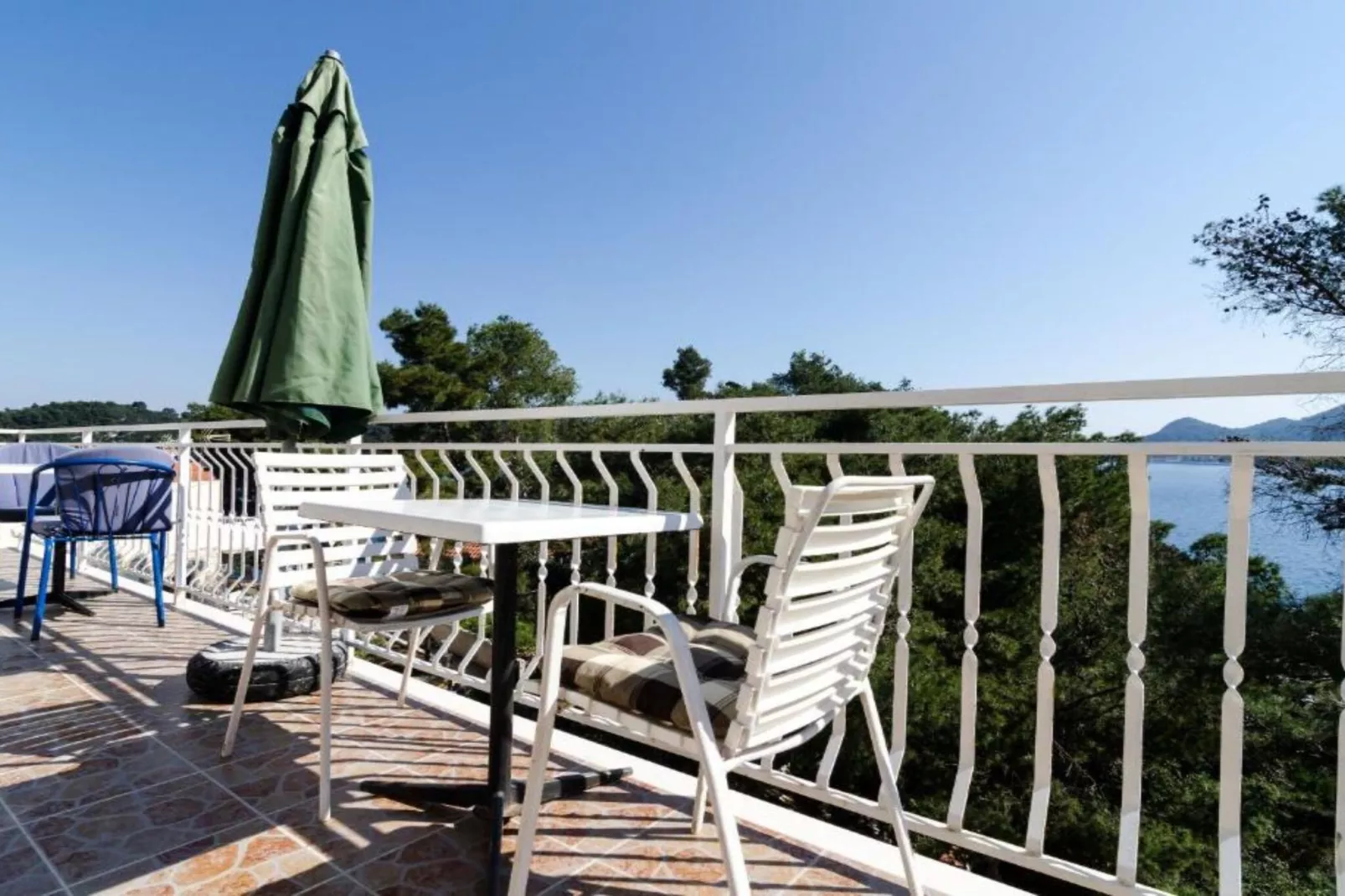 Guest House Sobra 38 - Double Room with Private Bathroom 2-Terrasbalkon