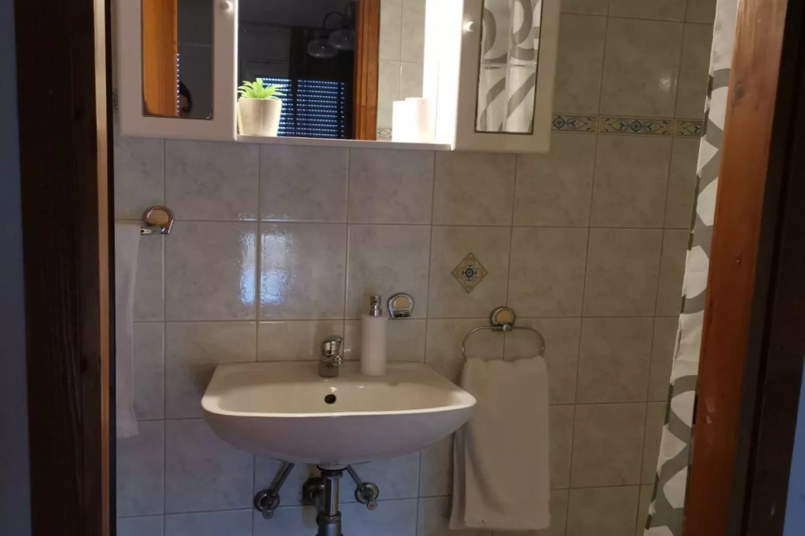 Three Bedroom Apartment with Terrace and  Sea View-Badkamer