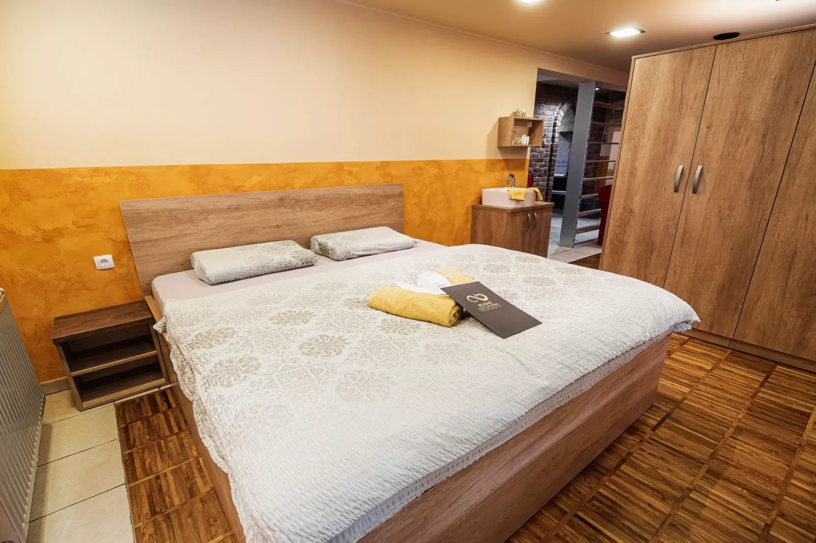 Elegant and Stylish Retreat Apartments with Terrace - Two Bedroom Apartment with Terrace-Slaapkamer