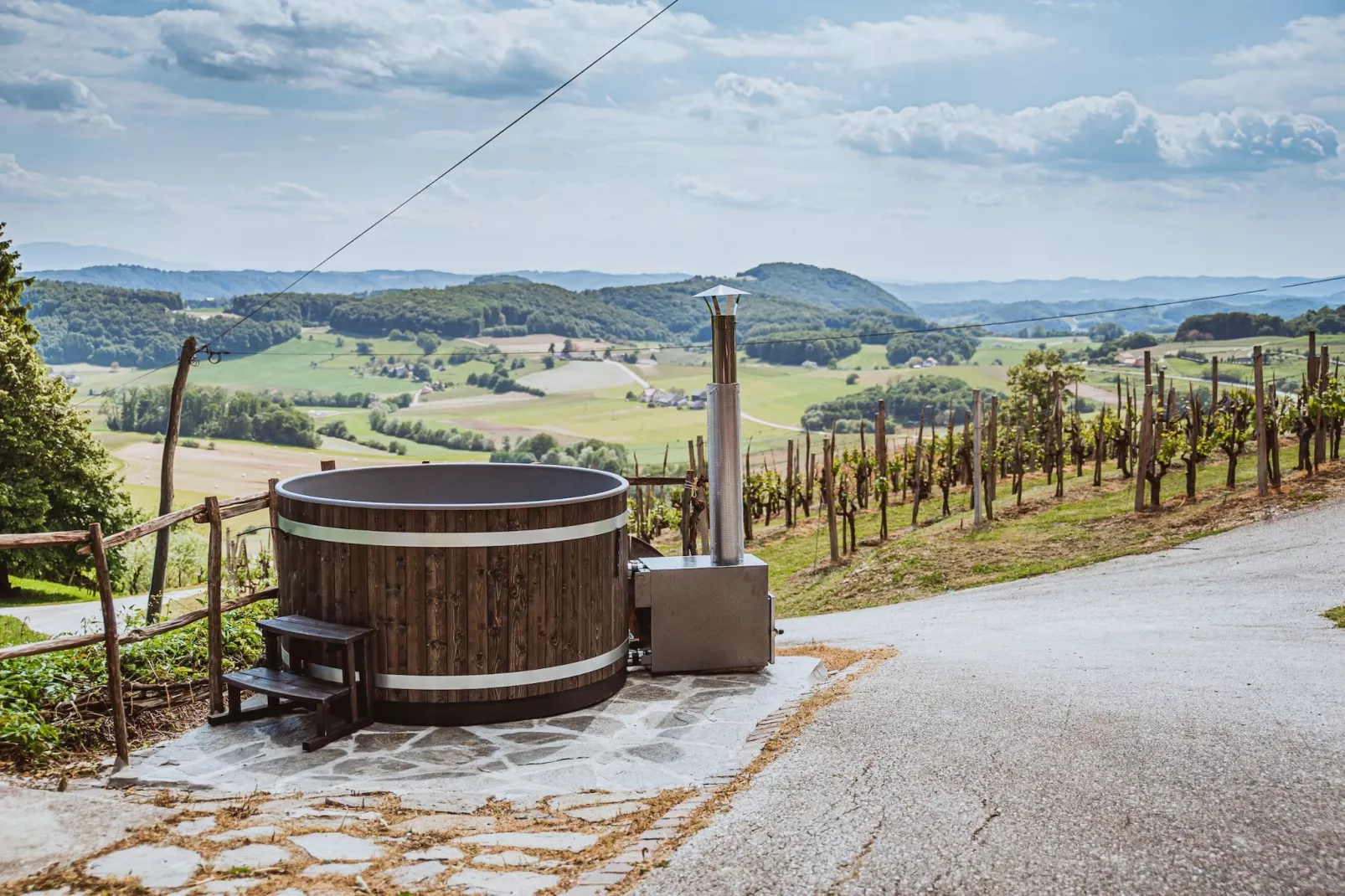 Cozy Countryside Retreat Villa with Hot-Tub - Two Bedroom Villa with Hot Tub-Buitenlucht