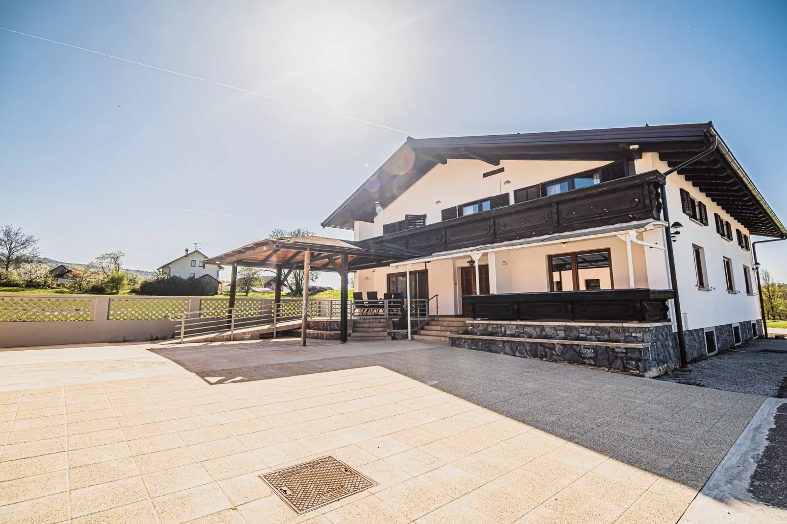 Cozy Luxe Holiday Home with Natural Thermal Bath - Seven Bedroom Holiday Home-Buitenlucht