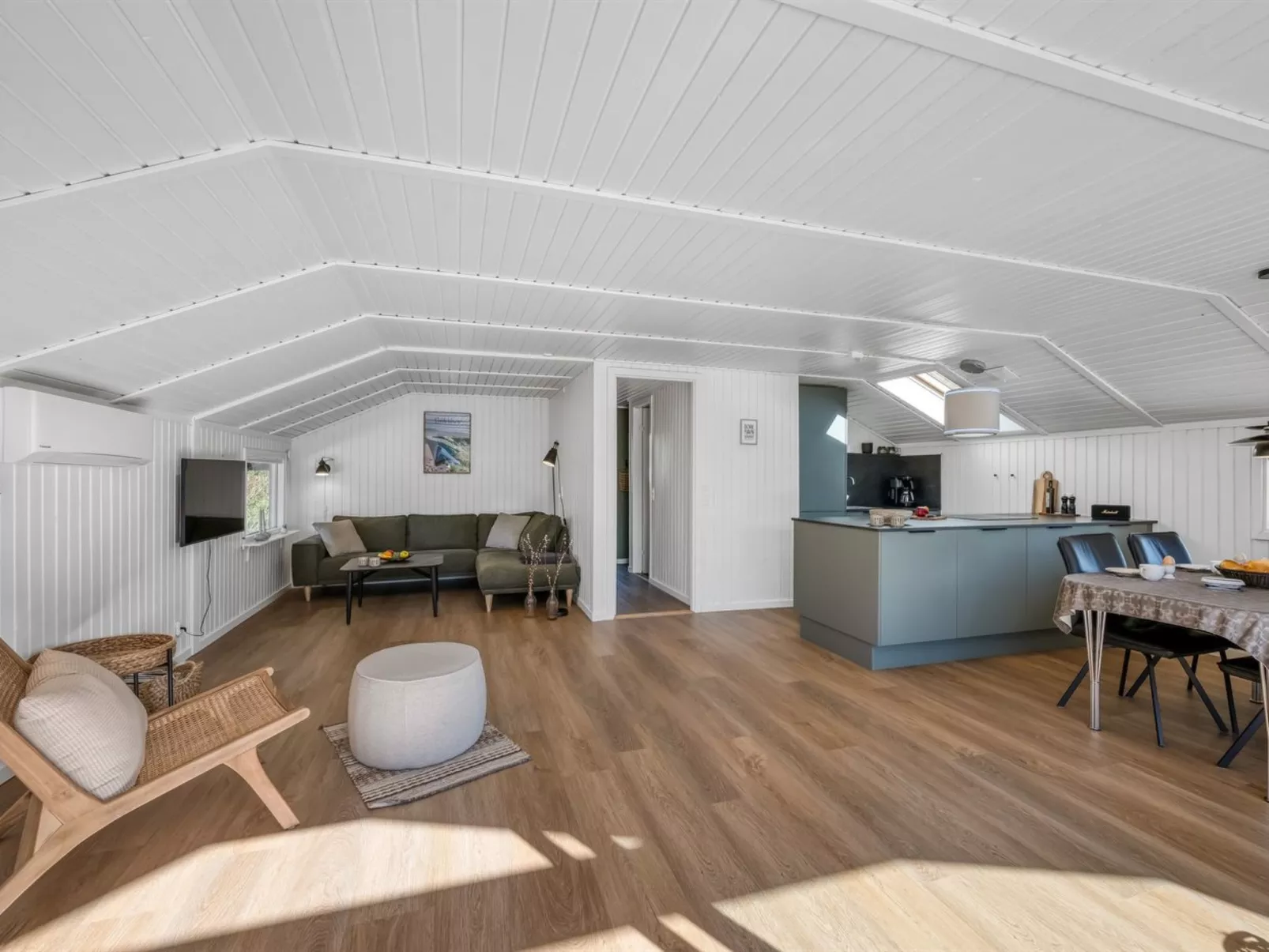 "Thamina" - 200m to the fjord-Binnen