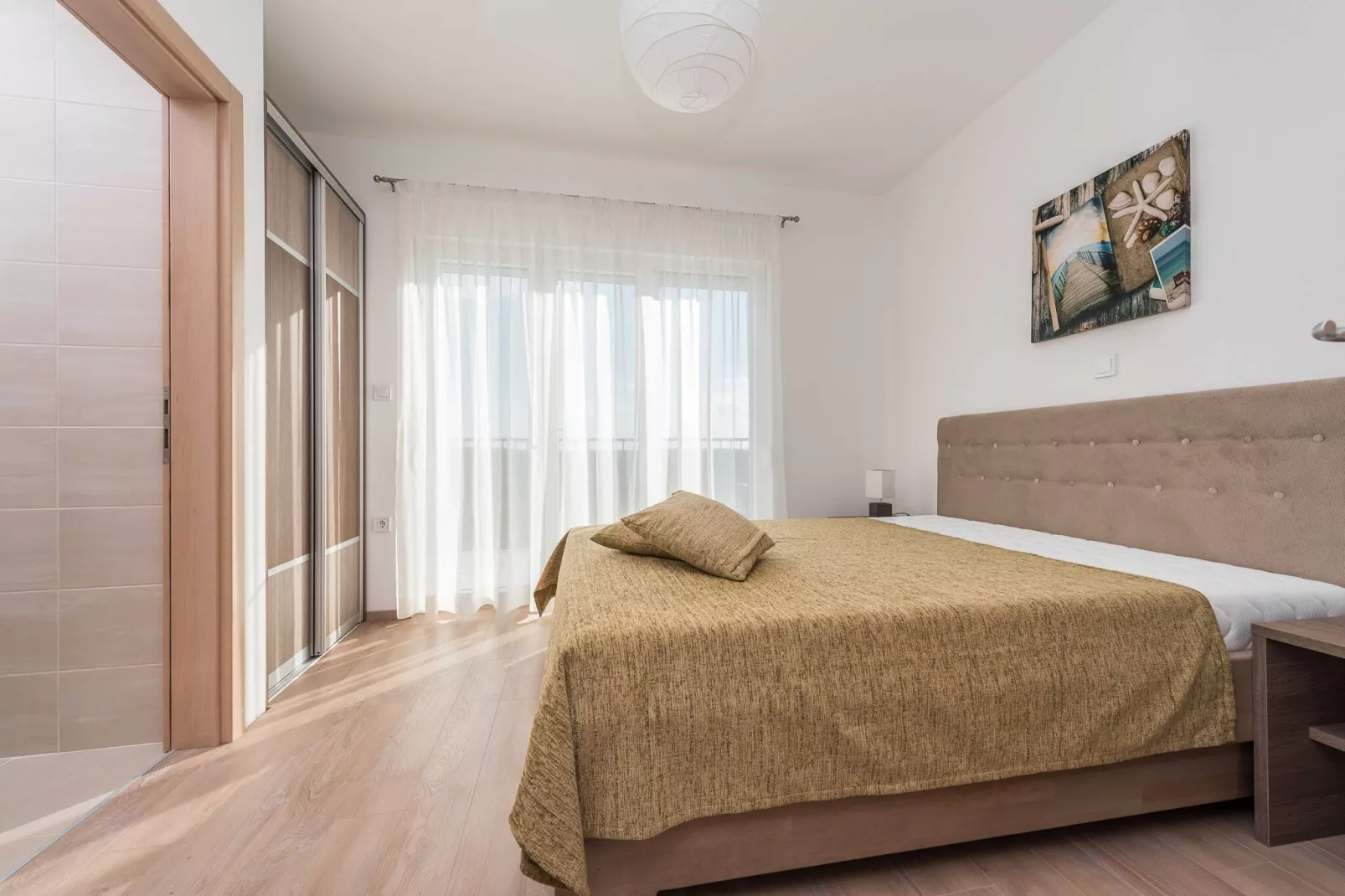 Luxury Escape with Swimming Pool & Modern Design - Comfort Four Bedroom Villa with Sea View and Private Pool ( Villa 7)-Slaapkamer