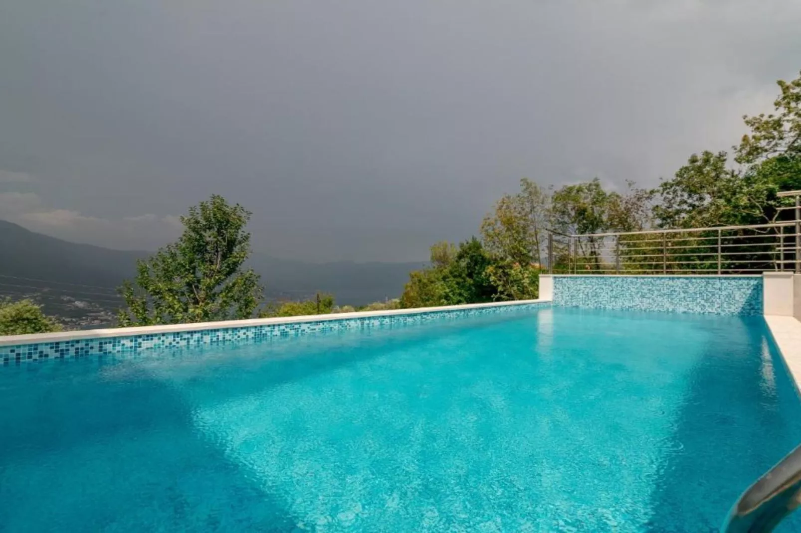 Tranquil Retreat with Private Pool in Lustica Bay - One Bedroom Apartment with Balcony and Sea View 2-Zwembad