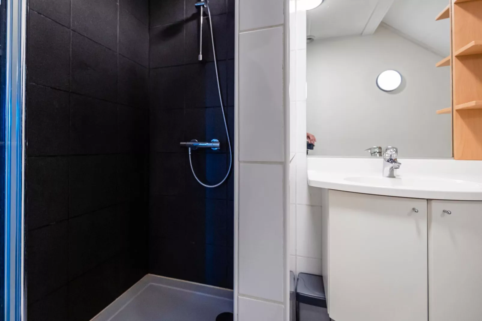 16 - Persons Family bungalow-Badkamer