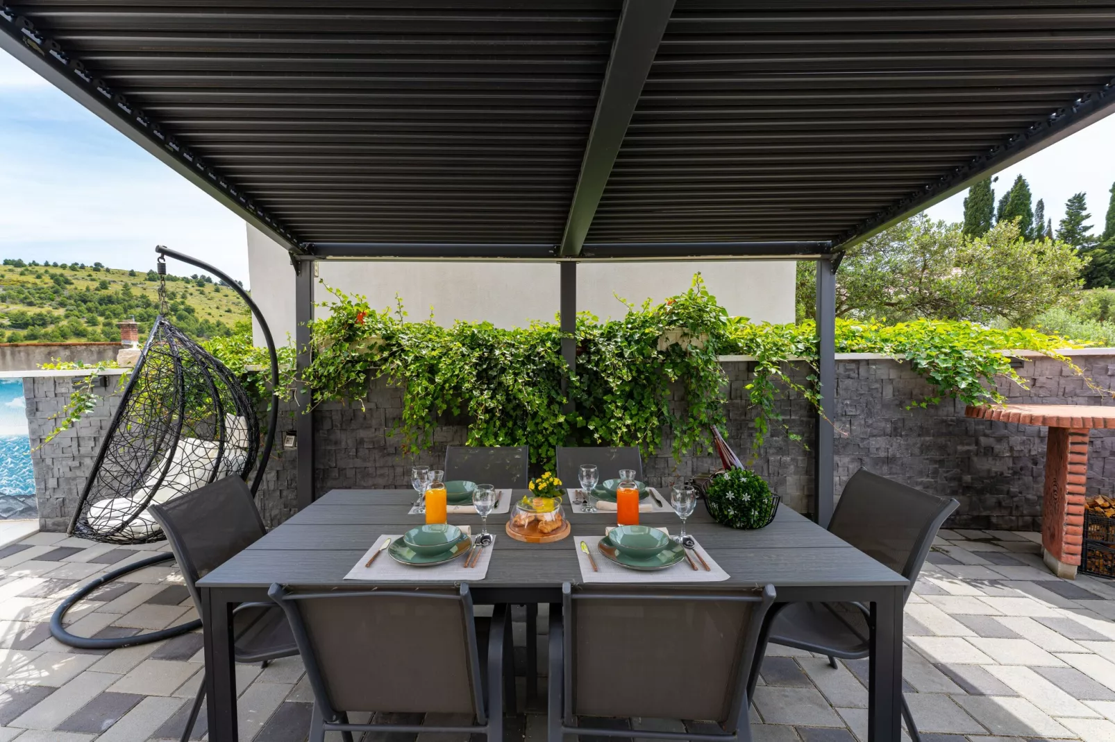 Apartment Nikita with private pool-Terrasbalkon