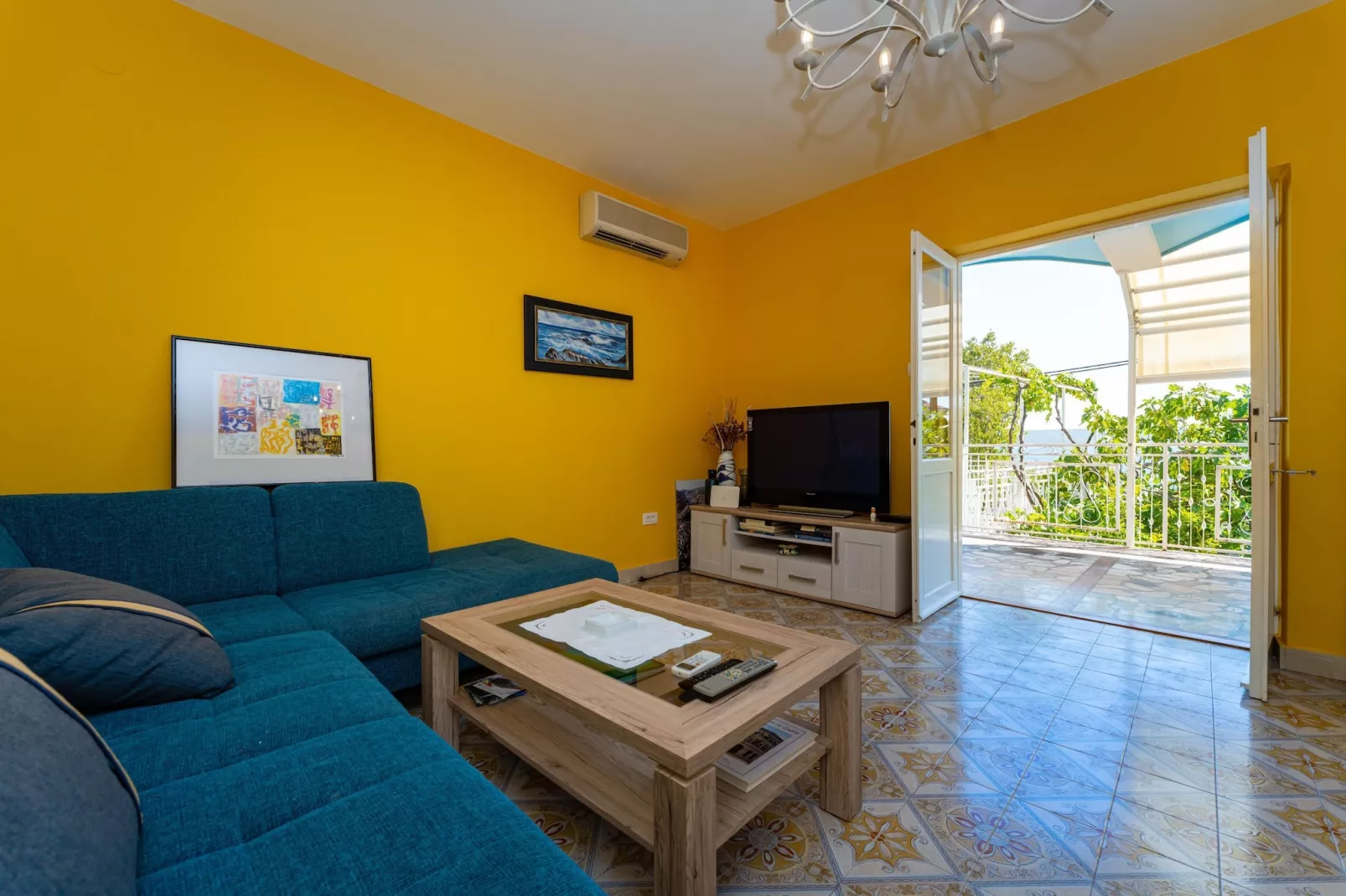 Vacation house Maslenica-Woonkamer