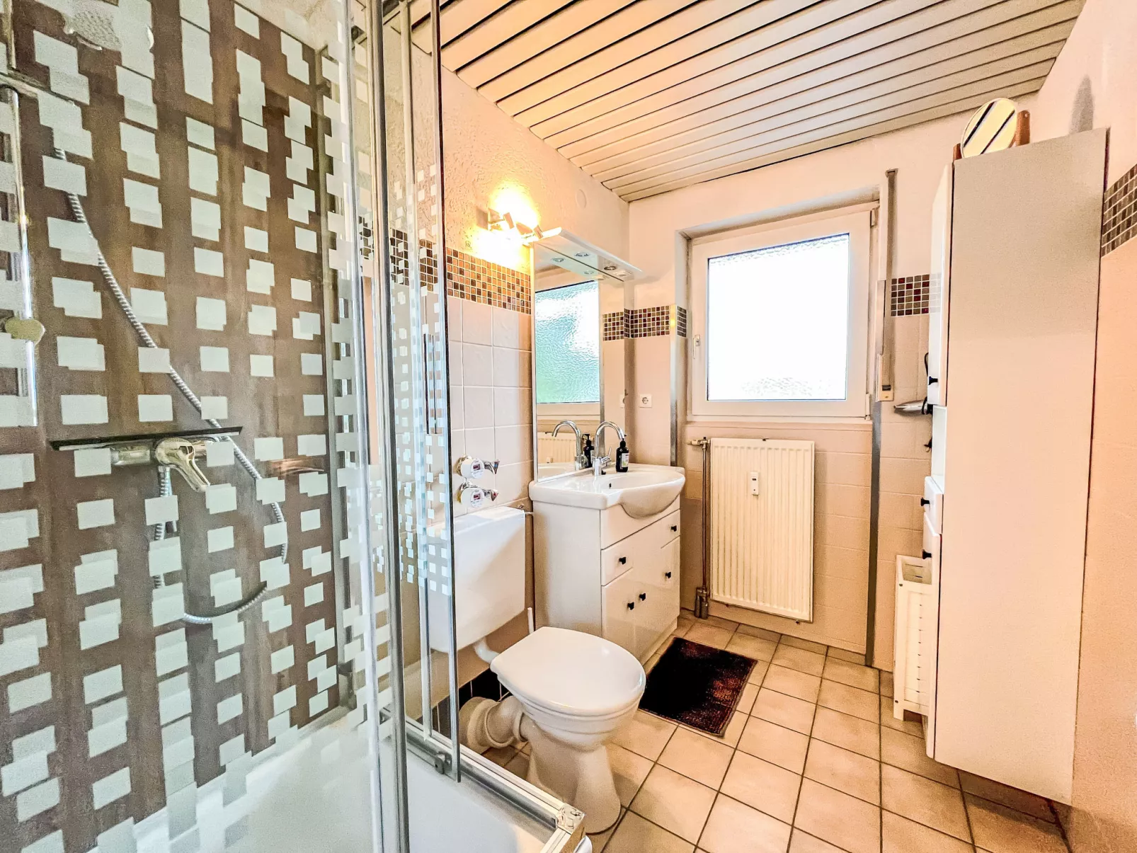 Sonnige Aussichten-Binnen