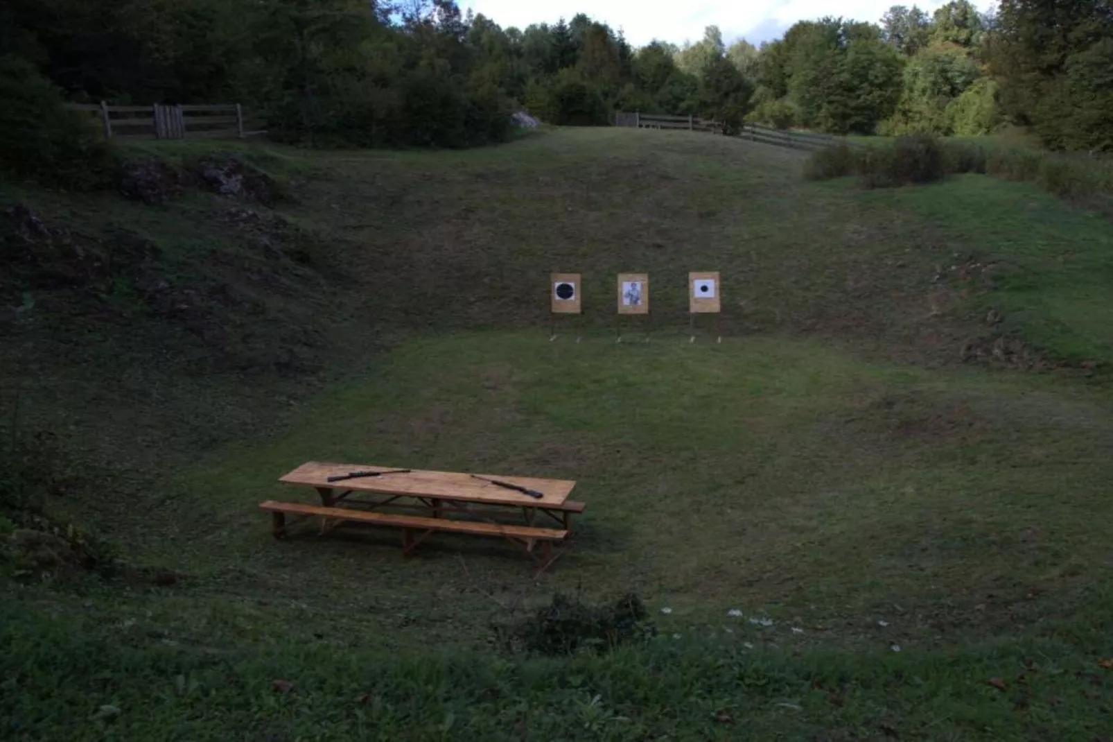 Brezova Poljana Lodge with Sauna and Hot-Tub - Five Bedroom Holiday Home-Buitenlucht