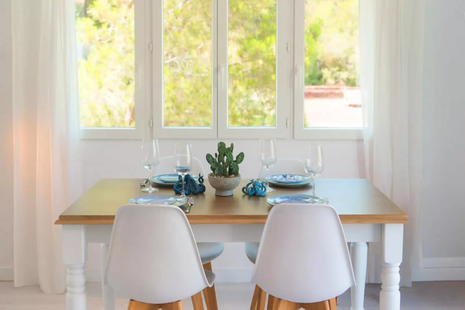 Maison à Roses-Niet-getagd