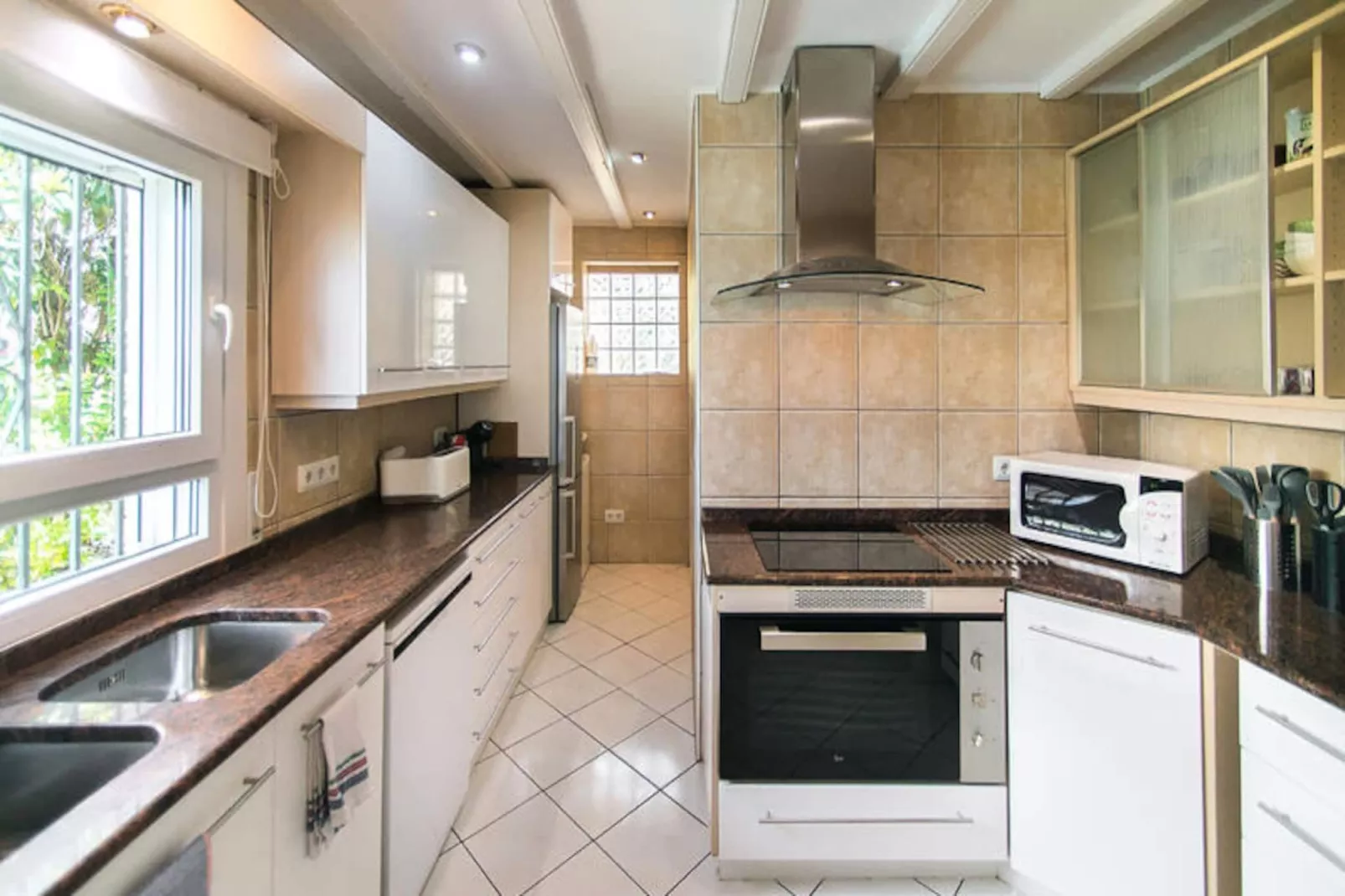 Maison à Roses-Niet-getagd