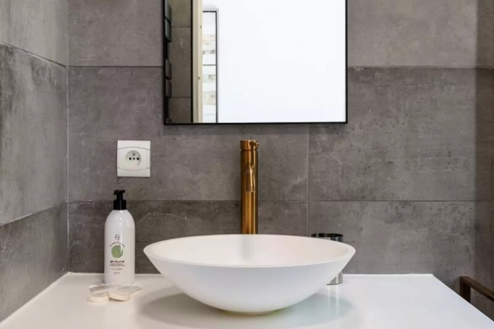 Résidence 2p Rez-de-jardin Avec Piscine – Calme, Parking Privé-Niet-getagd