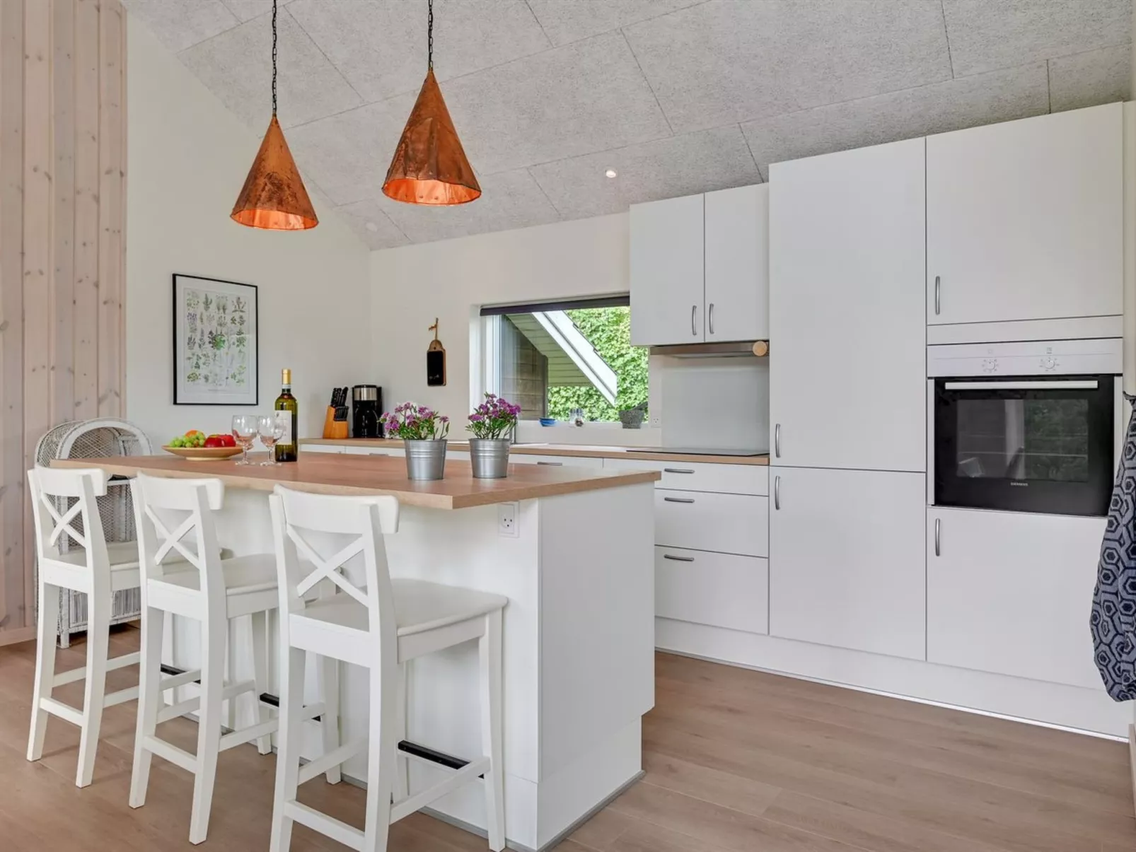 "Regni" - 300m to the fjord-Binnen