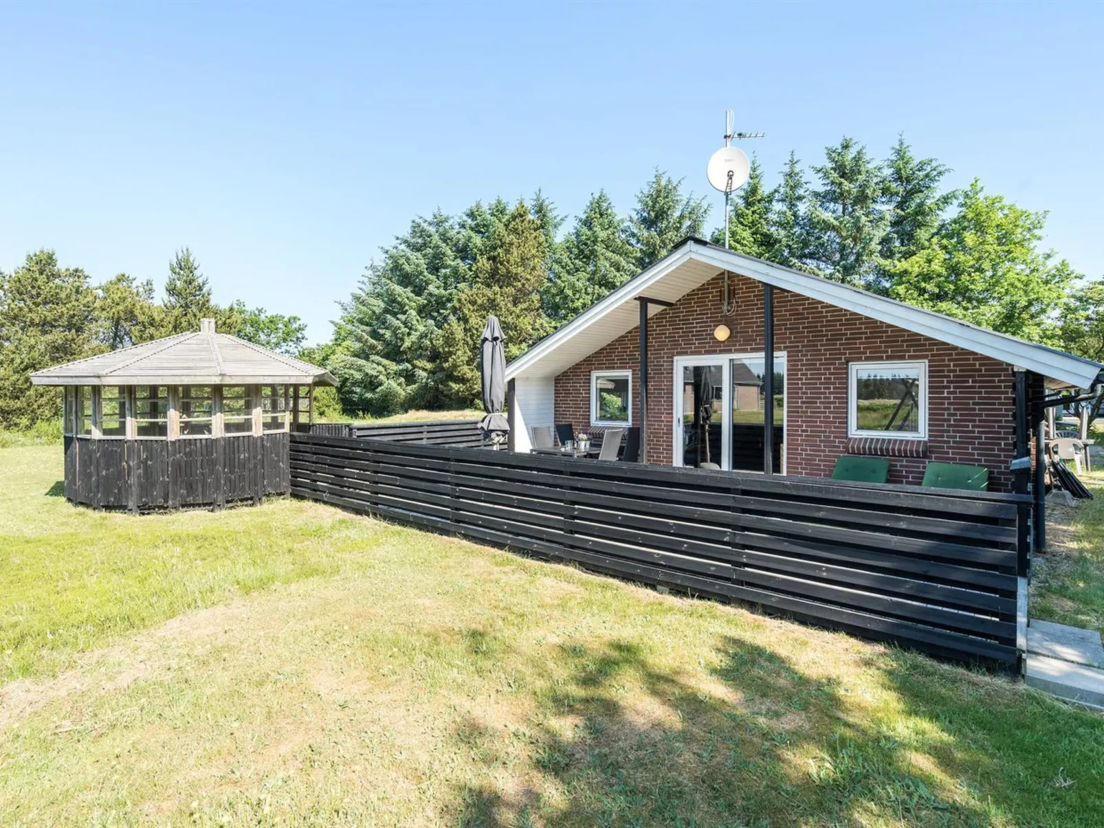 "Elinbjörn" - 1km from the sea-Buiten