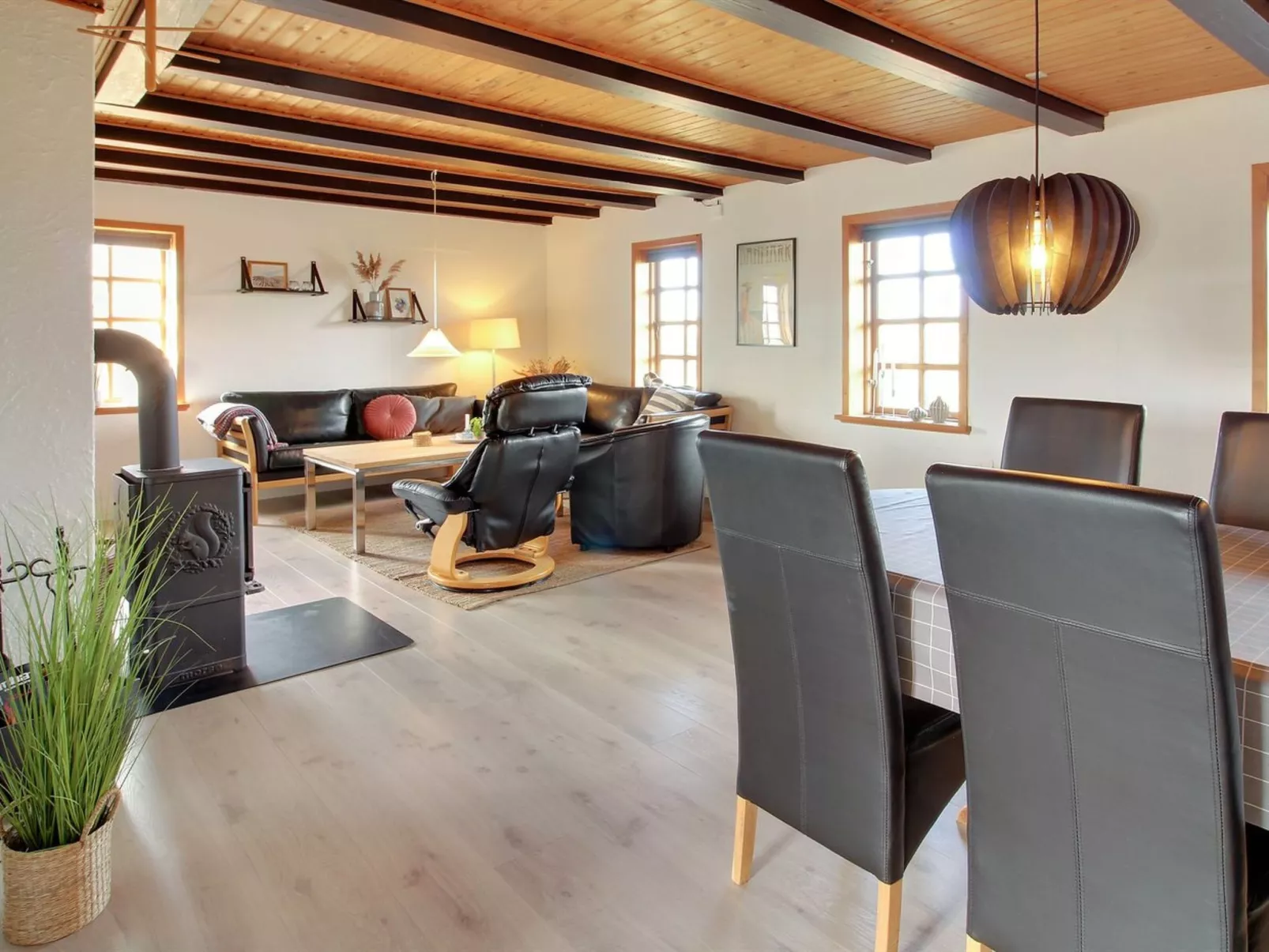 "Karla" - 100m from the sea-Binnen