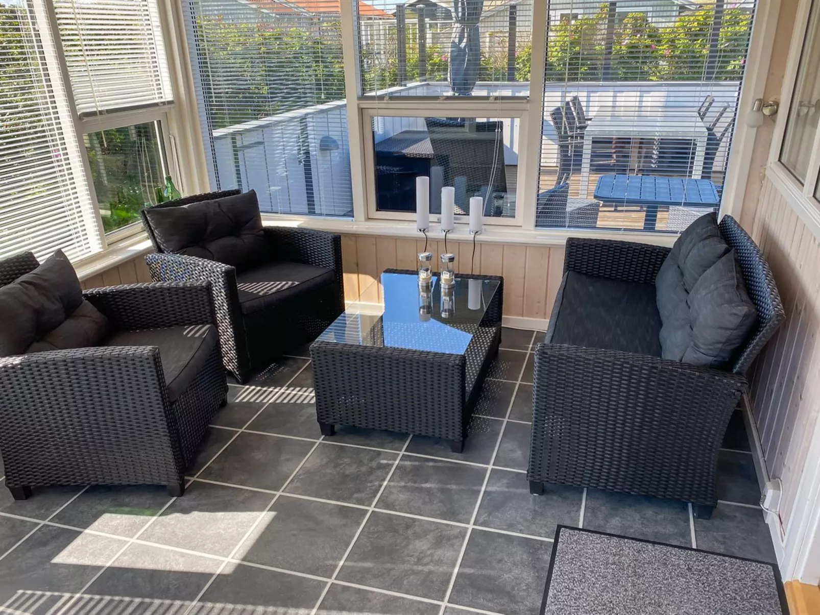 "Laurits" - 300m from the sea-Binnen