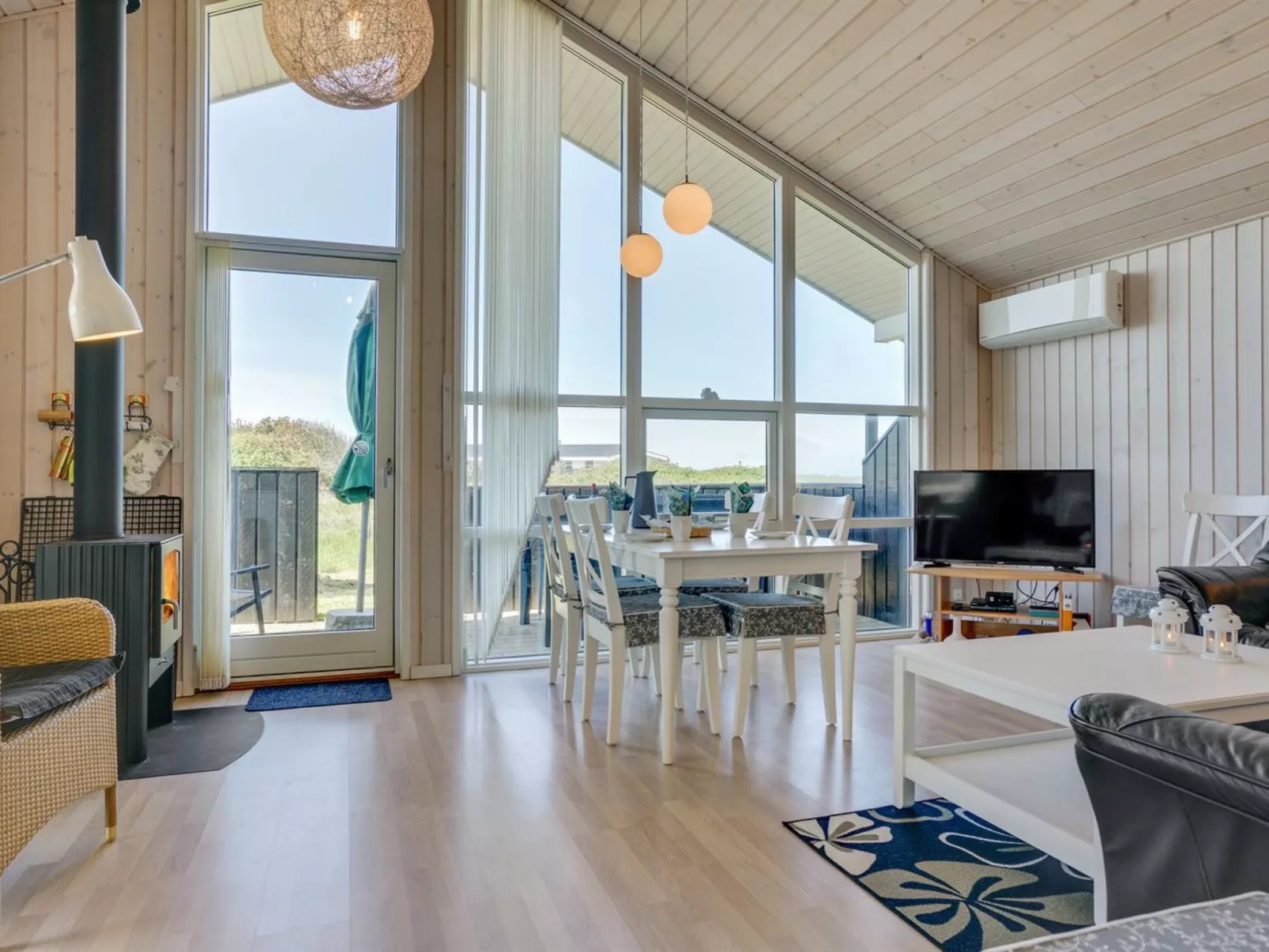 "Hubert" - 150m from the sea-Binnen