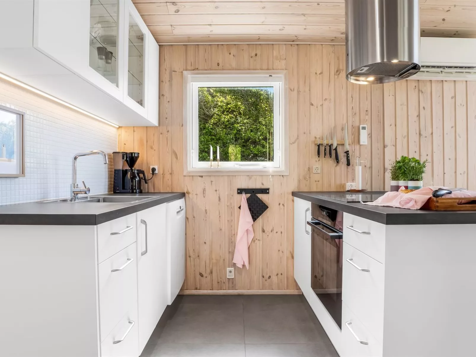 "Idalia" - 125m from the sea-Binnen