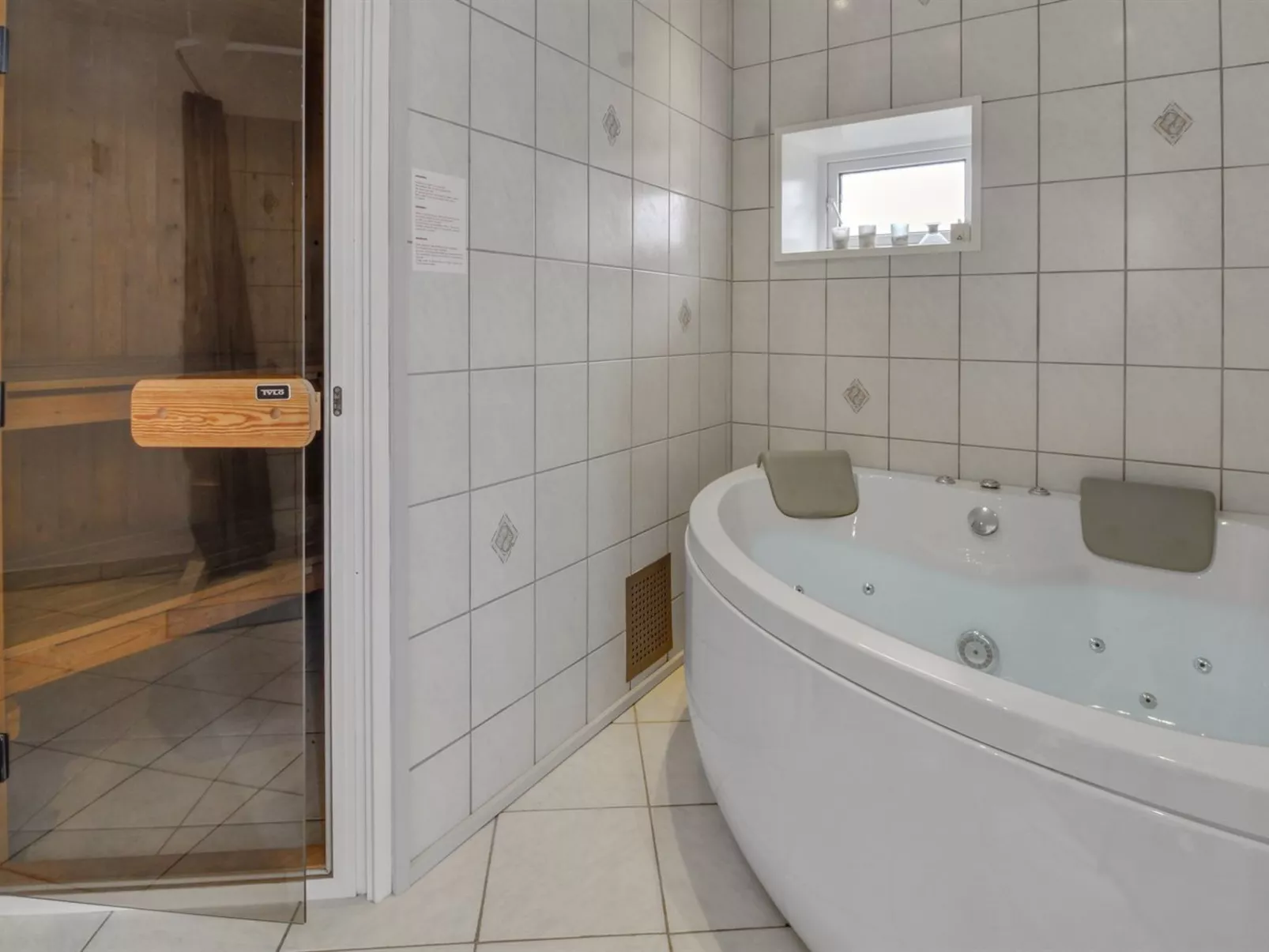 "Juuso" - 20km from the sea-Binnen