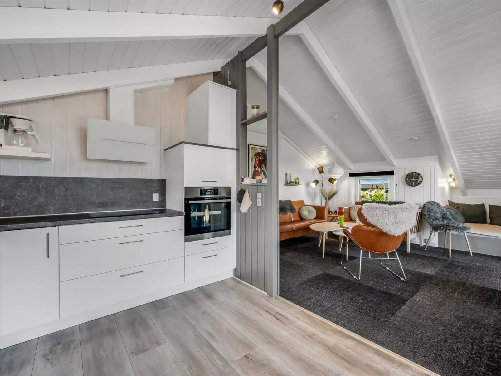 "Henning" -  from the sea-Binnen