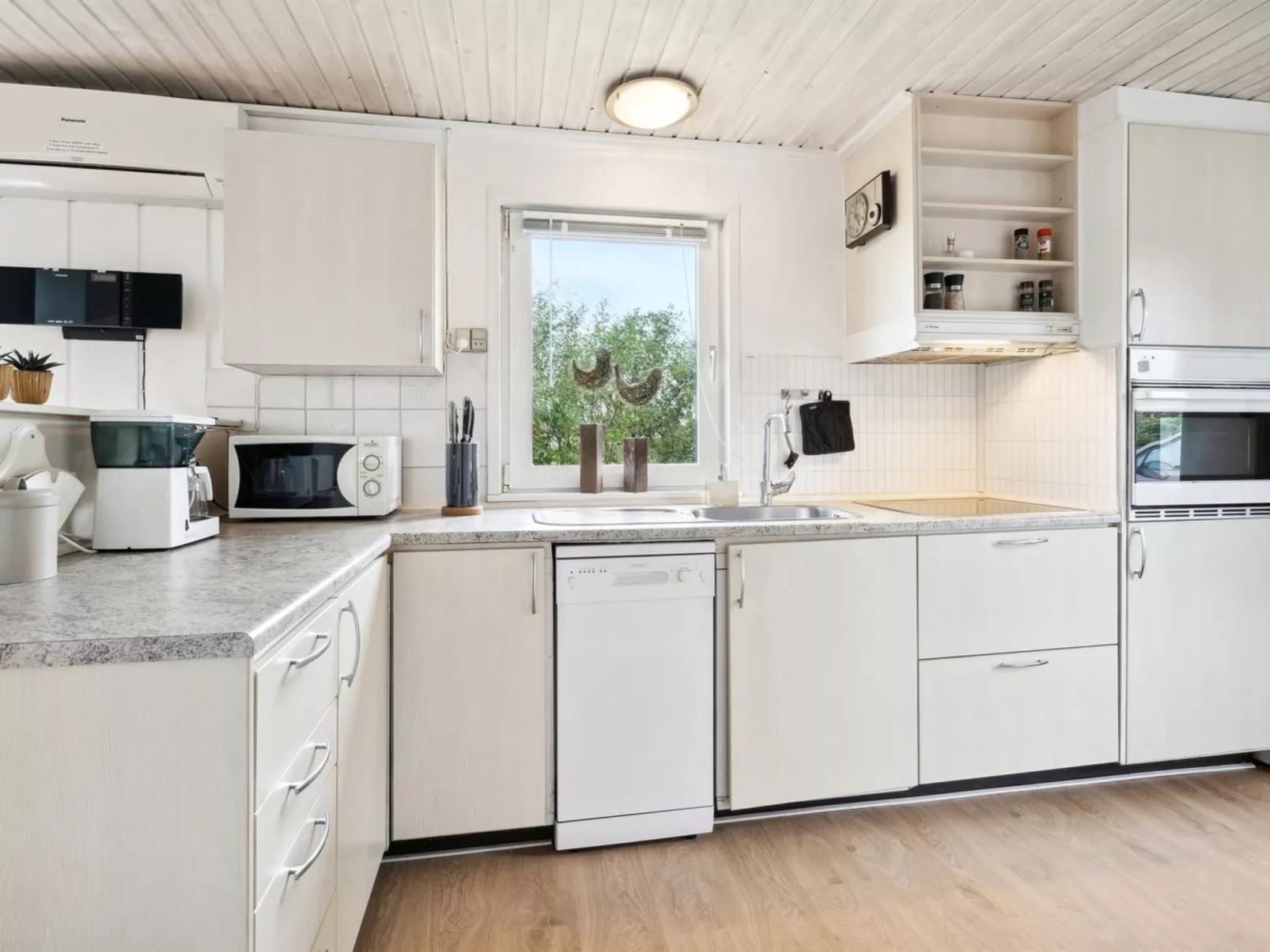 "Swana" - 550m from the sea-Binnen