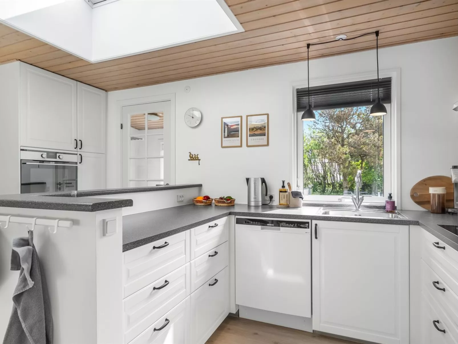 "Sölva" - 750m from the sea-Binnen