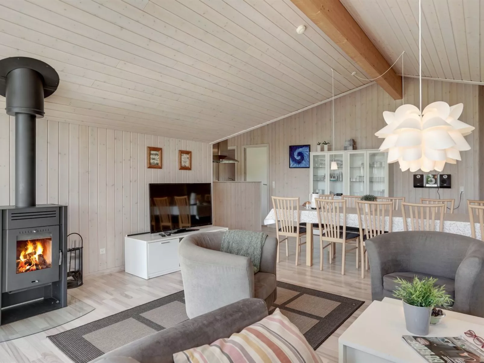 "Richard" - 4km from the sea-Binnen