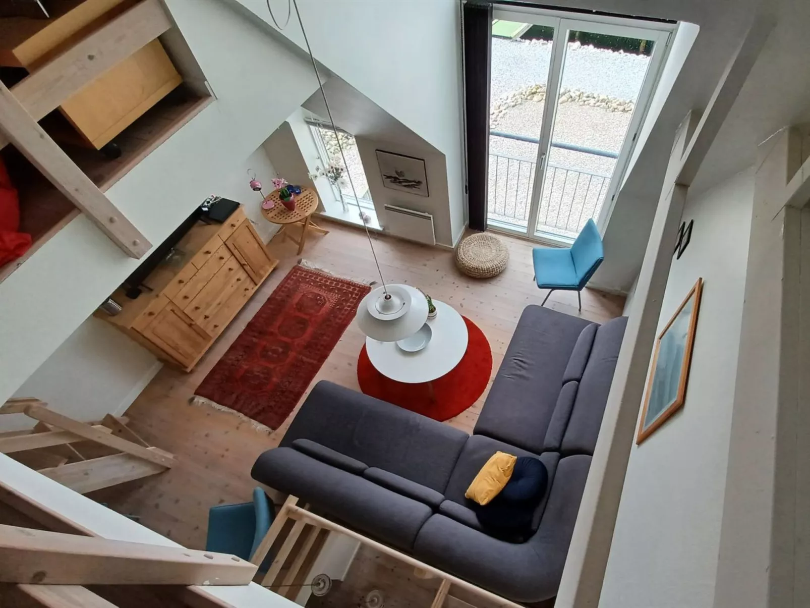 "Line" - 10m from the sea-Binnen