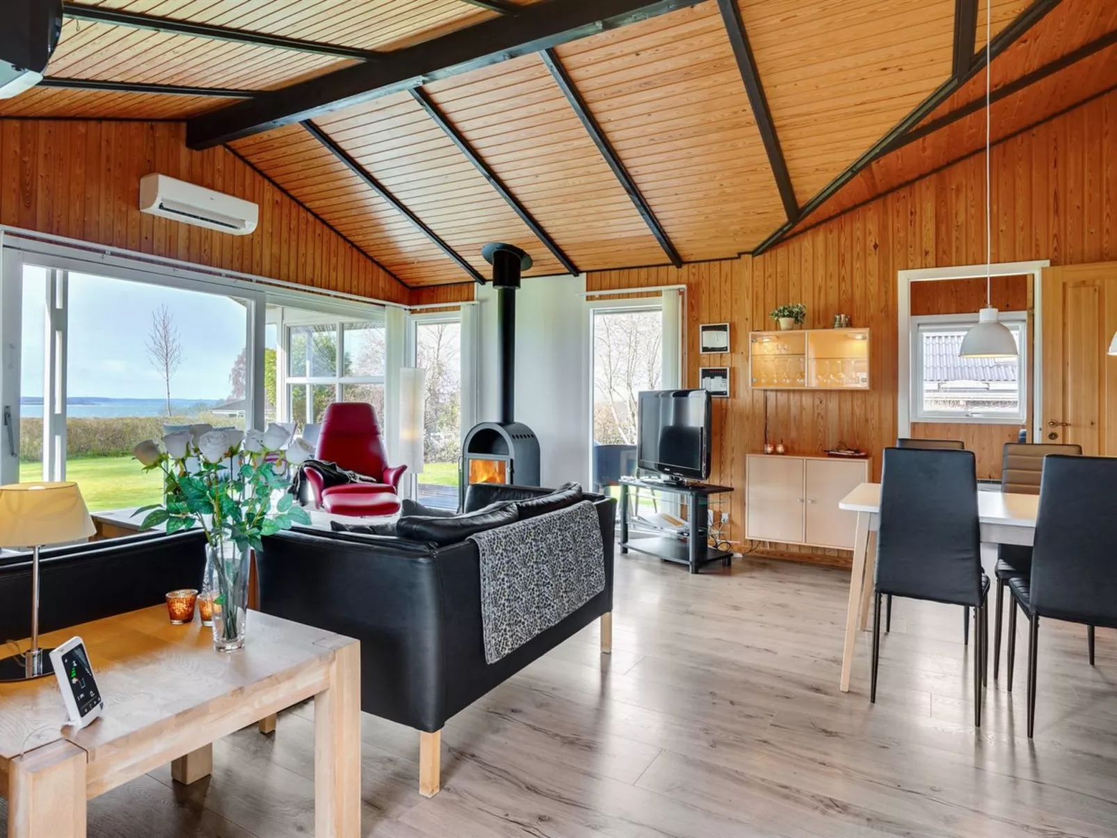 "Denahi" - 400m to the fjord-Binnen