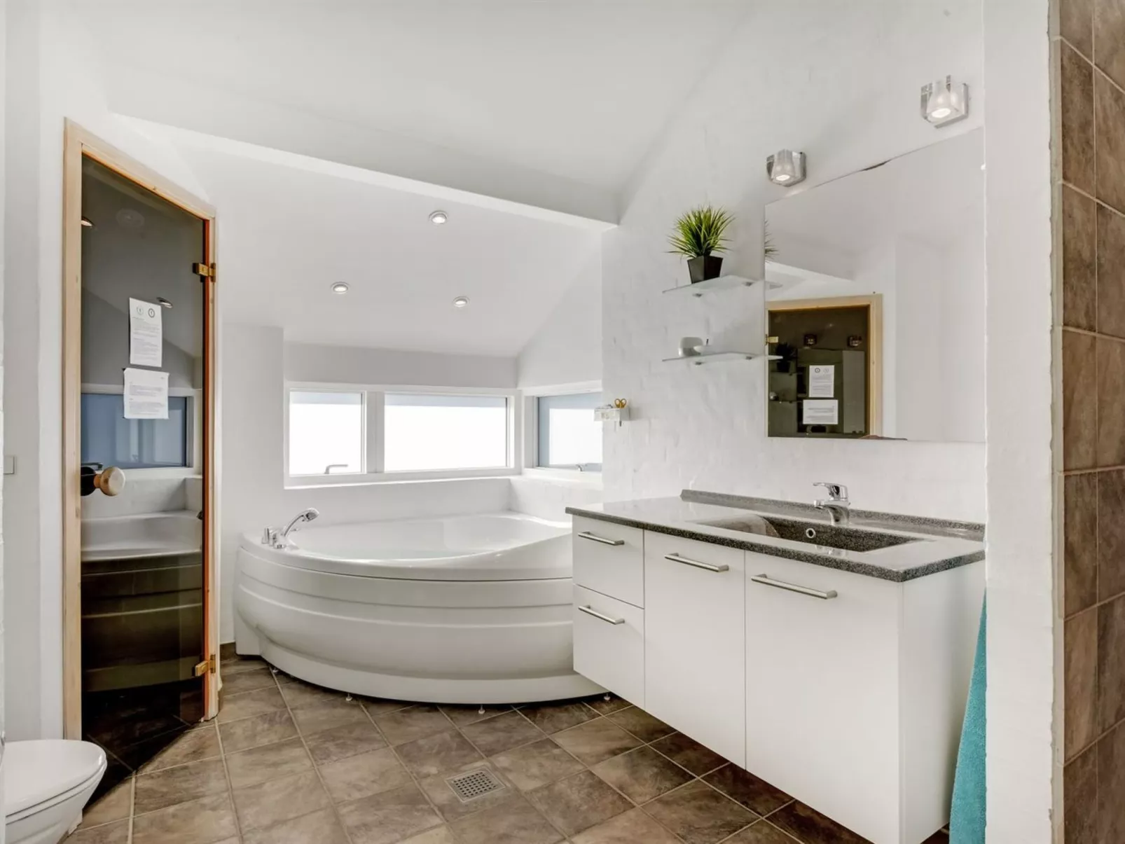 "Donka" - 300m to the fjord-Binnen