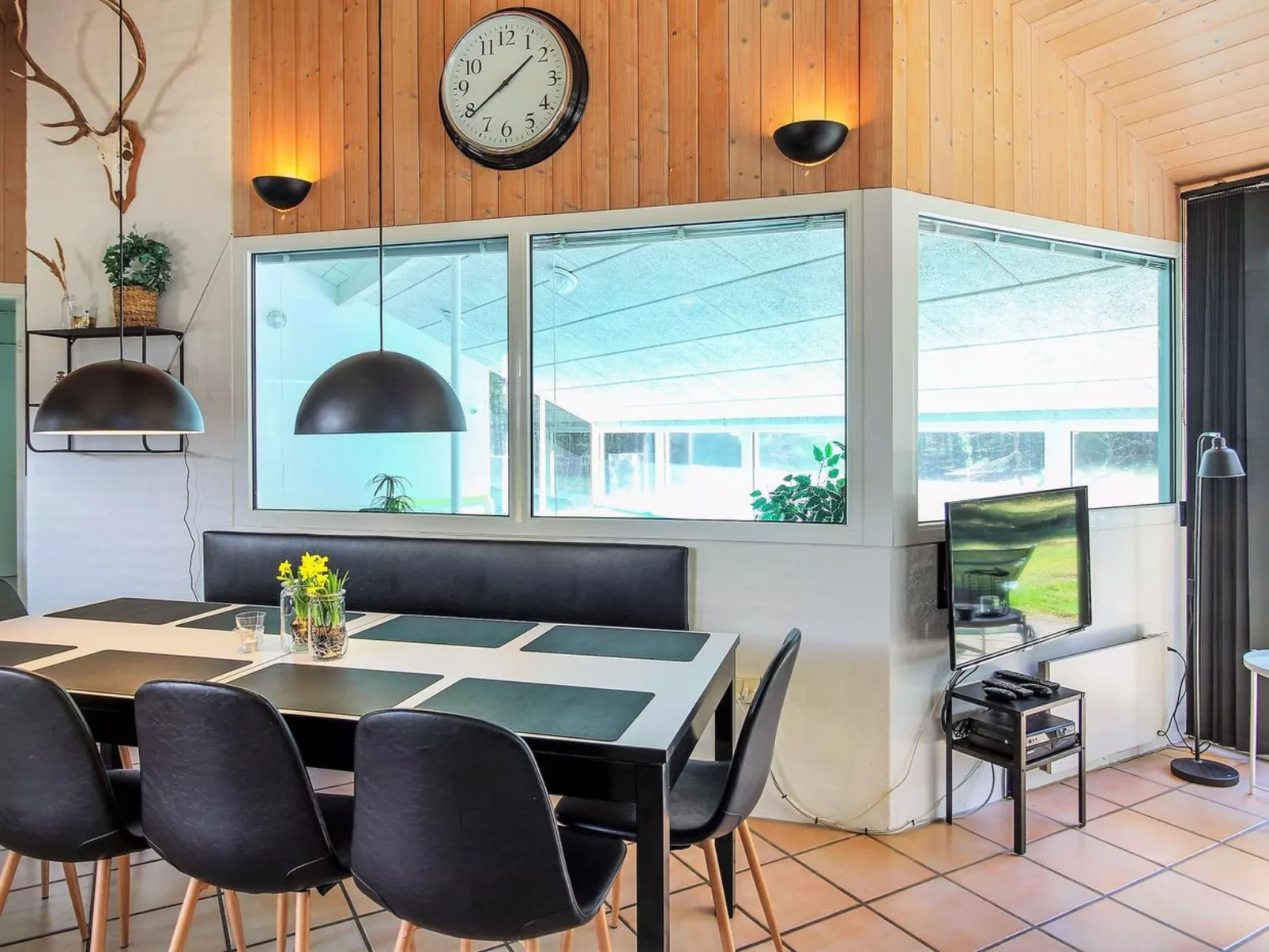 "Jensen" - 700m to the fjord-Binnen